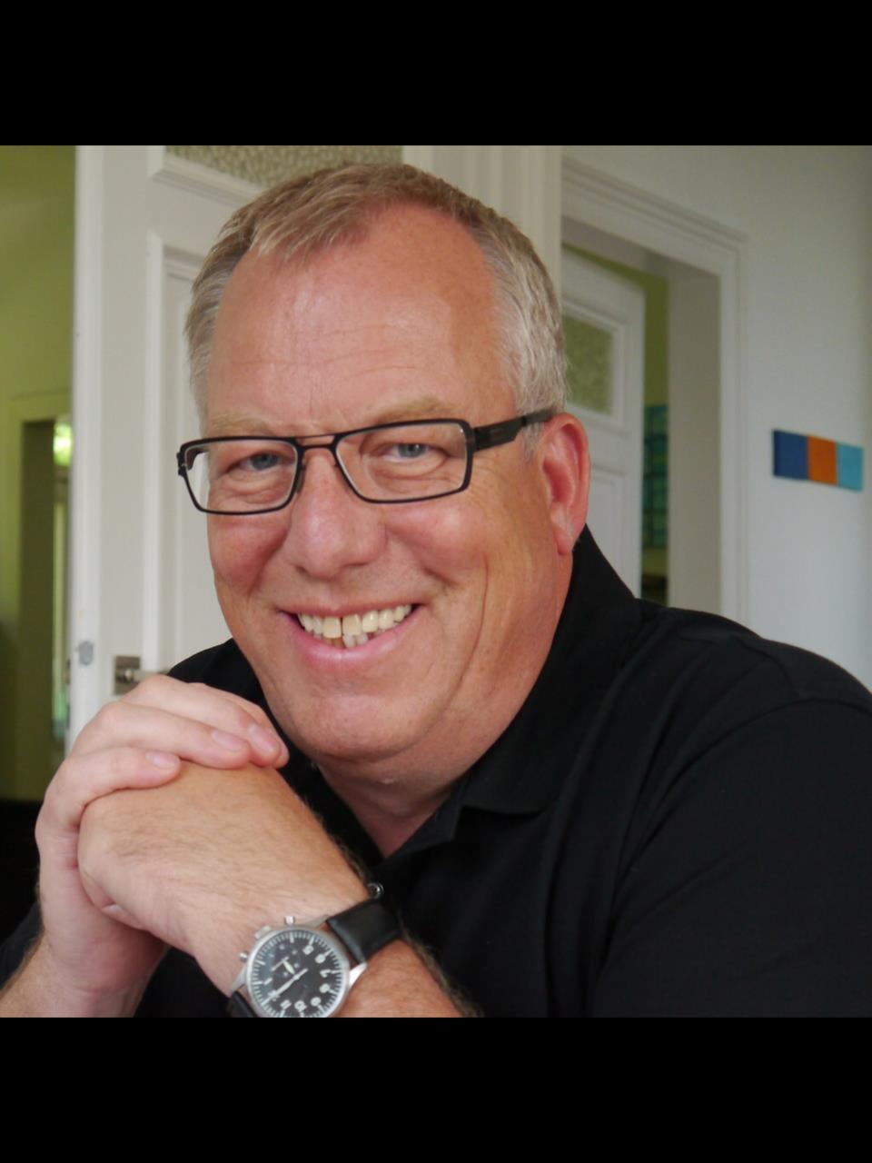 Roland Weiss fährt selber zRoland Weiss Roland Weiss ist Initiator und mit dem Verein Oldtimertreff Ruhr Veranstalter des Oldietreffs.