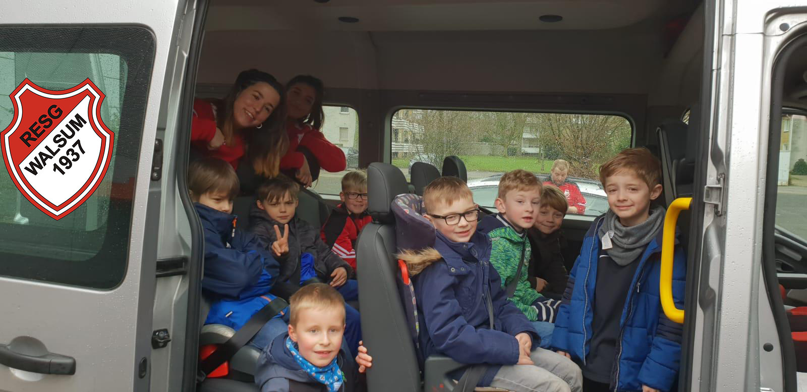 Schon bei der Abfahrt war die Stimmung großartig. Die Kids freuten sich auf ihr erstes großes Turnier.