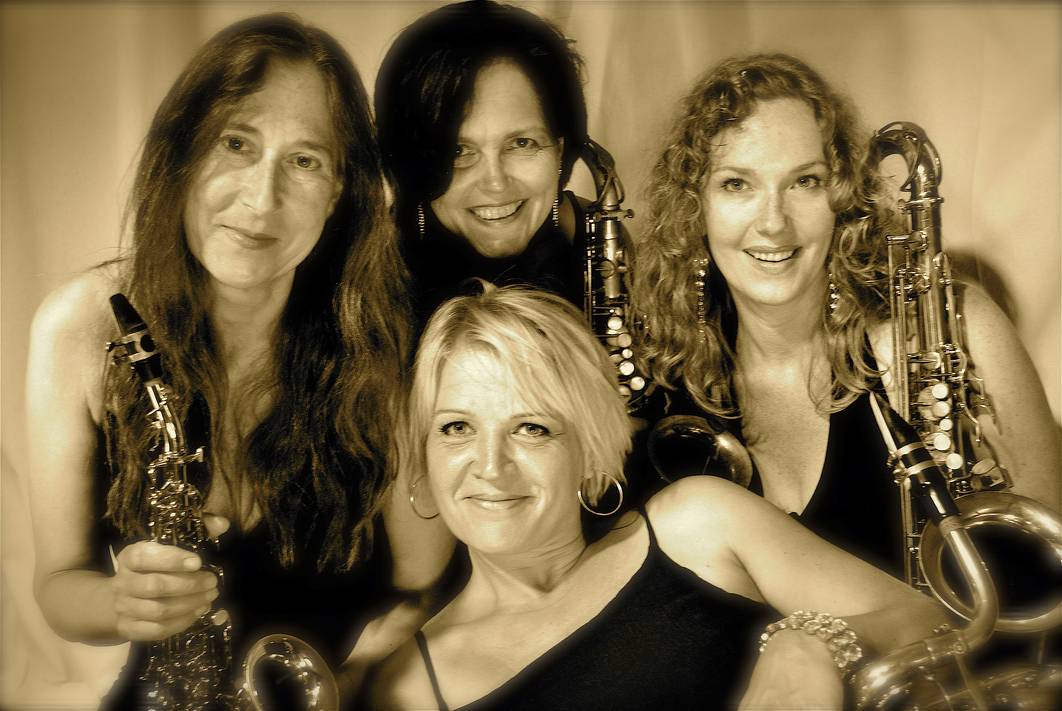 Diese vier Dortmunder Saxophonistinnen bilden das Quartett "Lilith". Nicht zum ersten Male gastieren die Musikerinnen in der Brackeler Kirche am Hellweg.