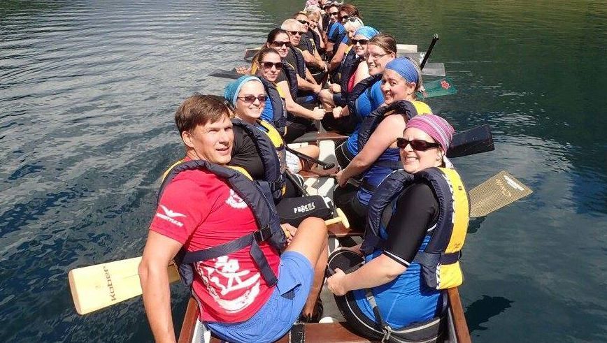 Während einer regulären Trainingseinheit im Drachenboot bewegen sich die Sportler gute 45 bis 60 Minuten auf dem Wasser, bauen Kondition auf und kräftigen die gesamte Muskulatur im Oberkörper. Foto: privat
