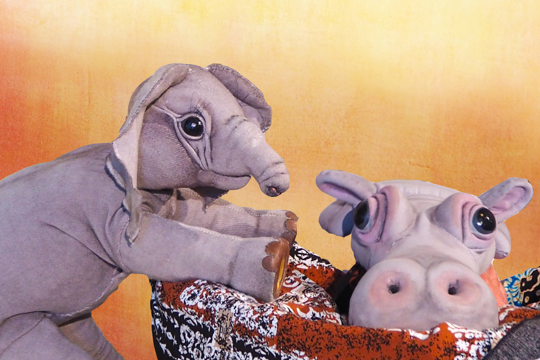 Ein kleiner Elefant nimmt Theater-Fans am Sonntag mit auf eine Reise durch Afrika.