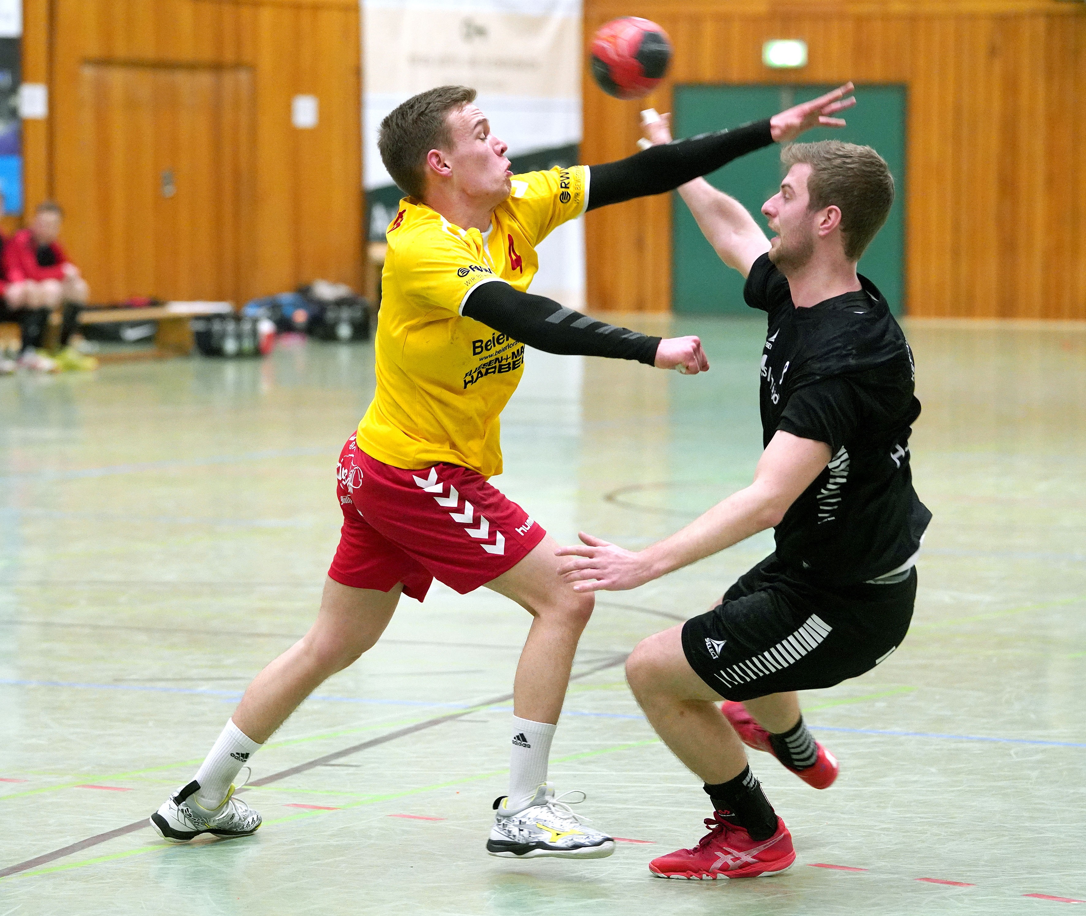 Zunächst war in Wuppertal Schwerstarbeit zu verrichten.
Foto: Gohl