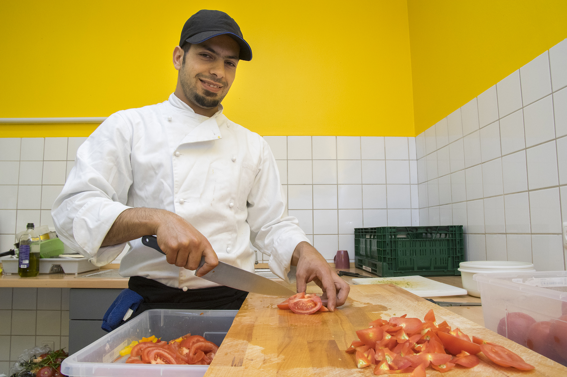 Ehrenamtlich engagiert sich Ahmad Jasim im "Stern im Norden" beim Kochen für Veranstaltungen. Außerdem hilft er anderen Flüchtlingen, hier "anzukommen".