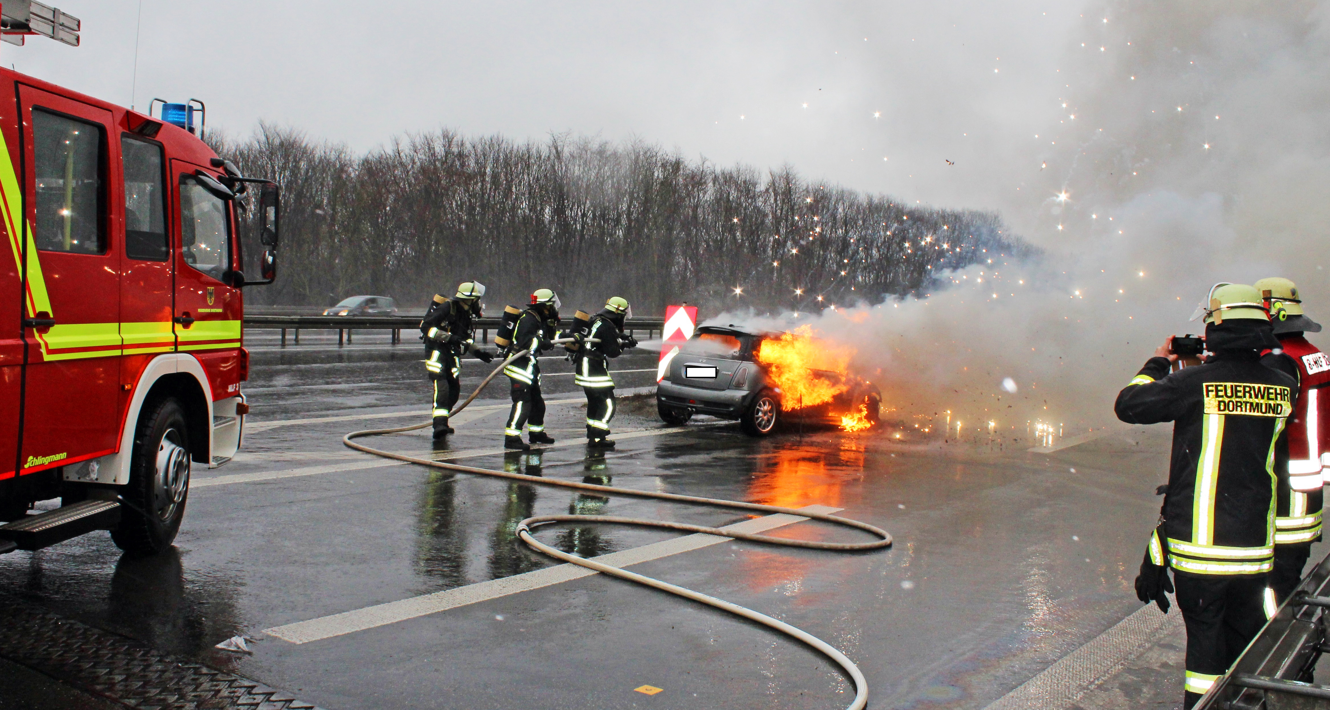 Auf der Autobahn 45 in Fahrtrichtung Frankfurt brannte am Donnerstagnachmittag ein Mini Cooper. Es entstand glücklicherweise nur Sachschaden.