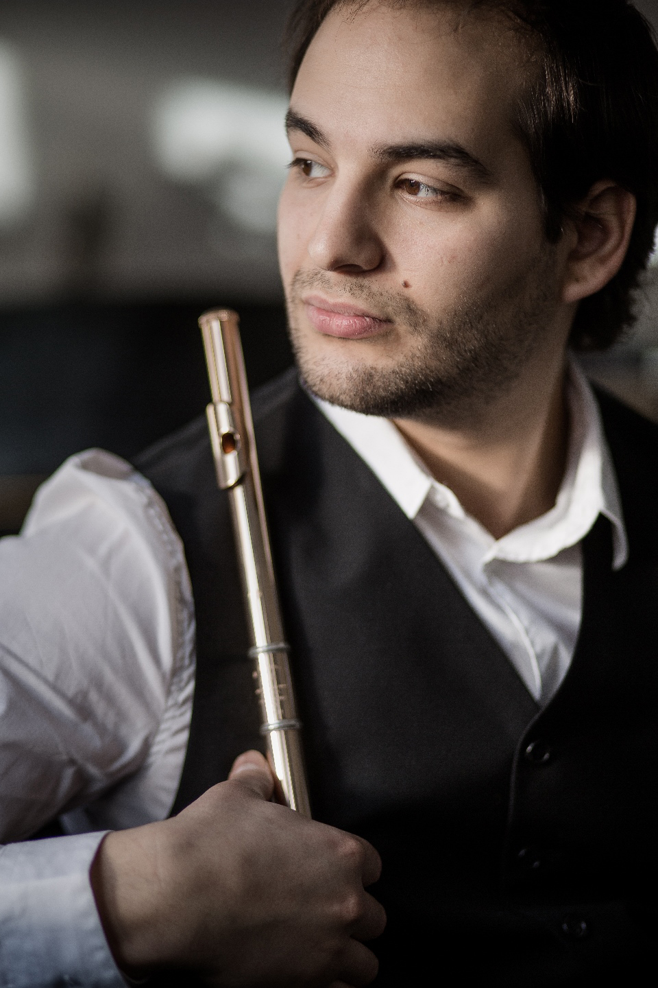 Der Flötist Flötisten Elya Levin.