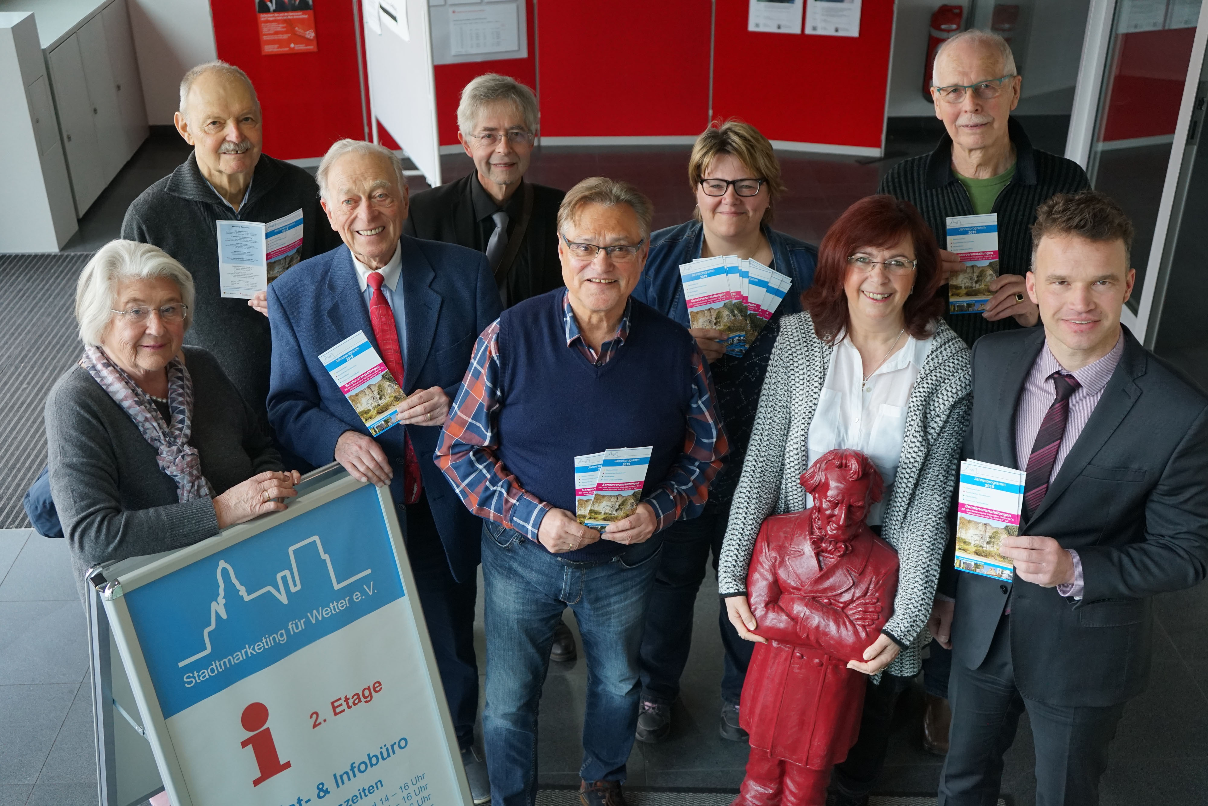 Die Stadt-und Wanderführer freuen sich mit Vertretern des Stadtmarketings über möglichst viele Gäste, die die Schönheiten der Harkortstadt genießen wollen.