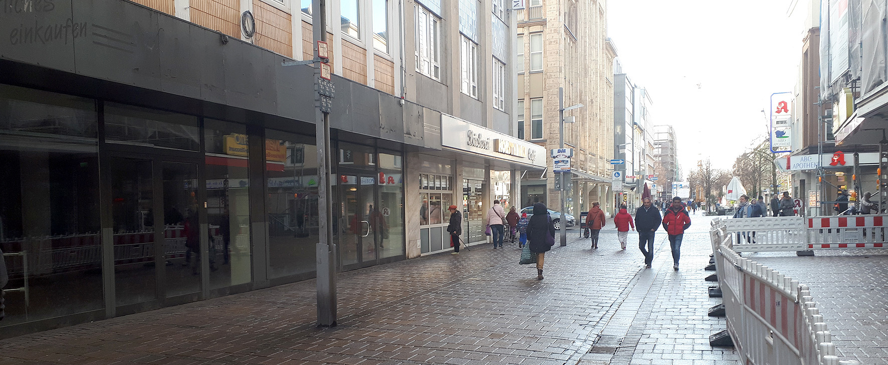 Im Leerstand links soll die neue Wache ihre Heimat auf der Marktstraße finden. Foto: Jörg Vorholt