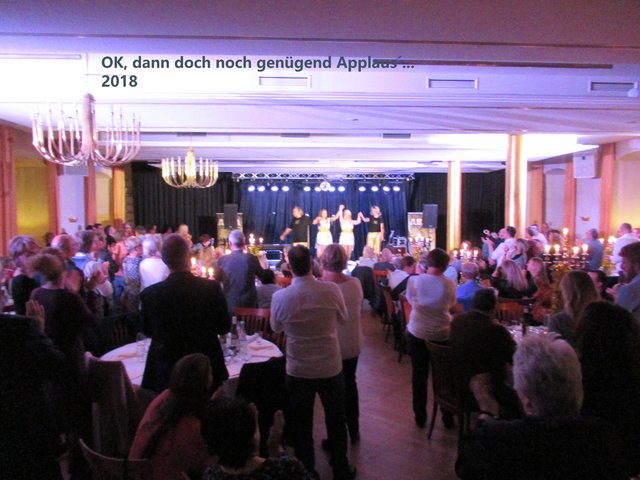 ...standing ovations !?! Naja, nicht wirklich, konnten nicht mehr sitzen und TANZEN geht halt so, im Stehen,  besser :-)