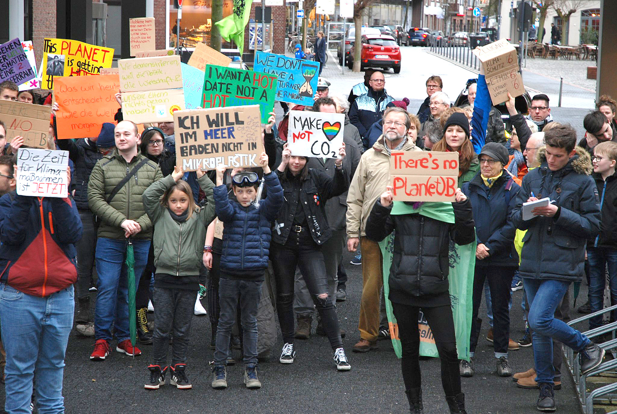 In immer mehr deutschen Städten gehen Kinder und Jugendliche für den Klimaschutz auf die Straße. In der letzten Woche erstmals in Wesel, am Freitag hat das Mülheimer Bündnis Premiere.