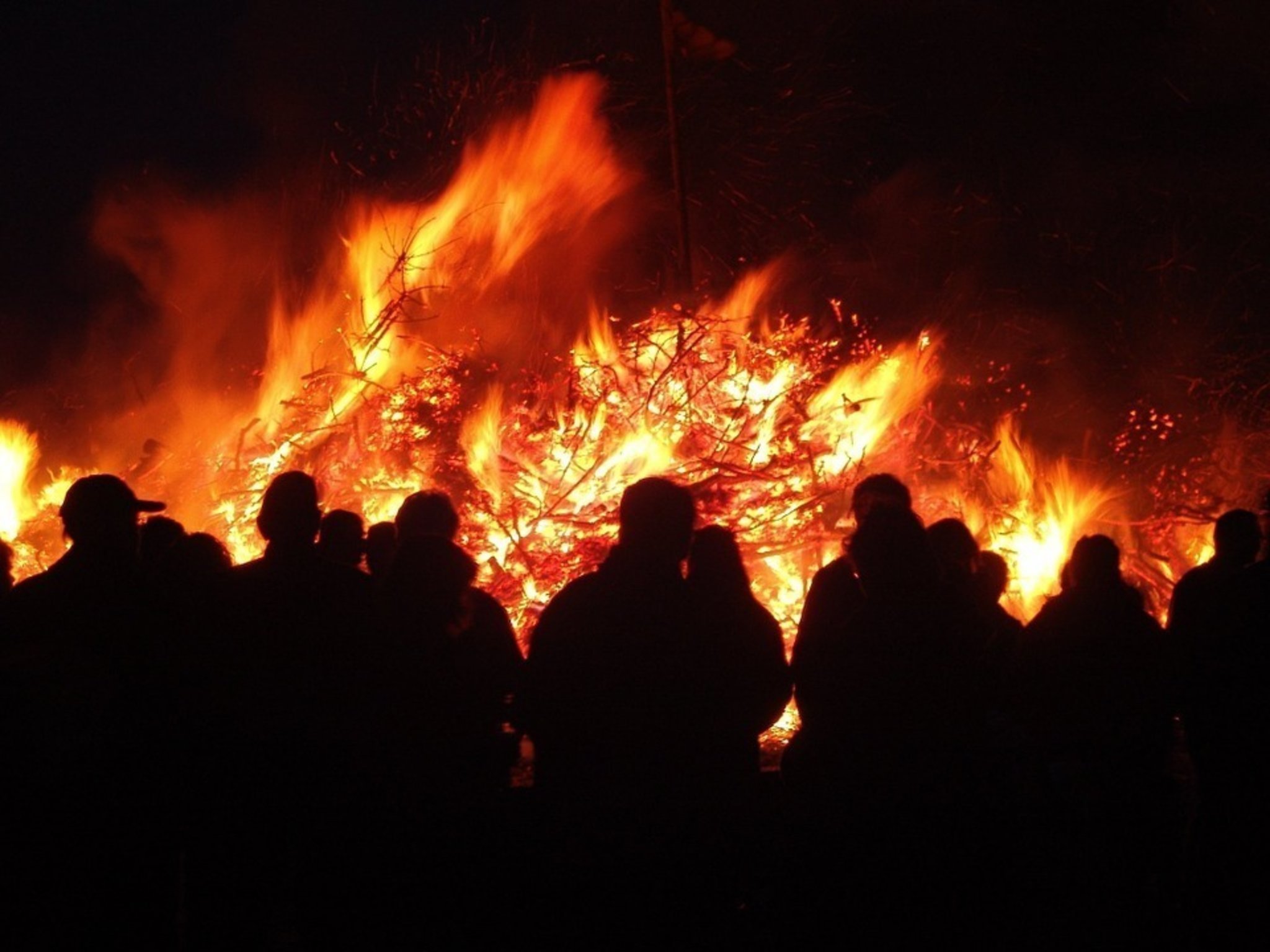 Die St. Petri Junggesellenschützenbruderschaft Büderich entzündet am Ostersonntag, 21. April, ab 20 Uhr zum 42. Mal ihr Osterfeuer.