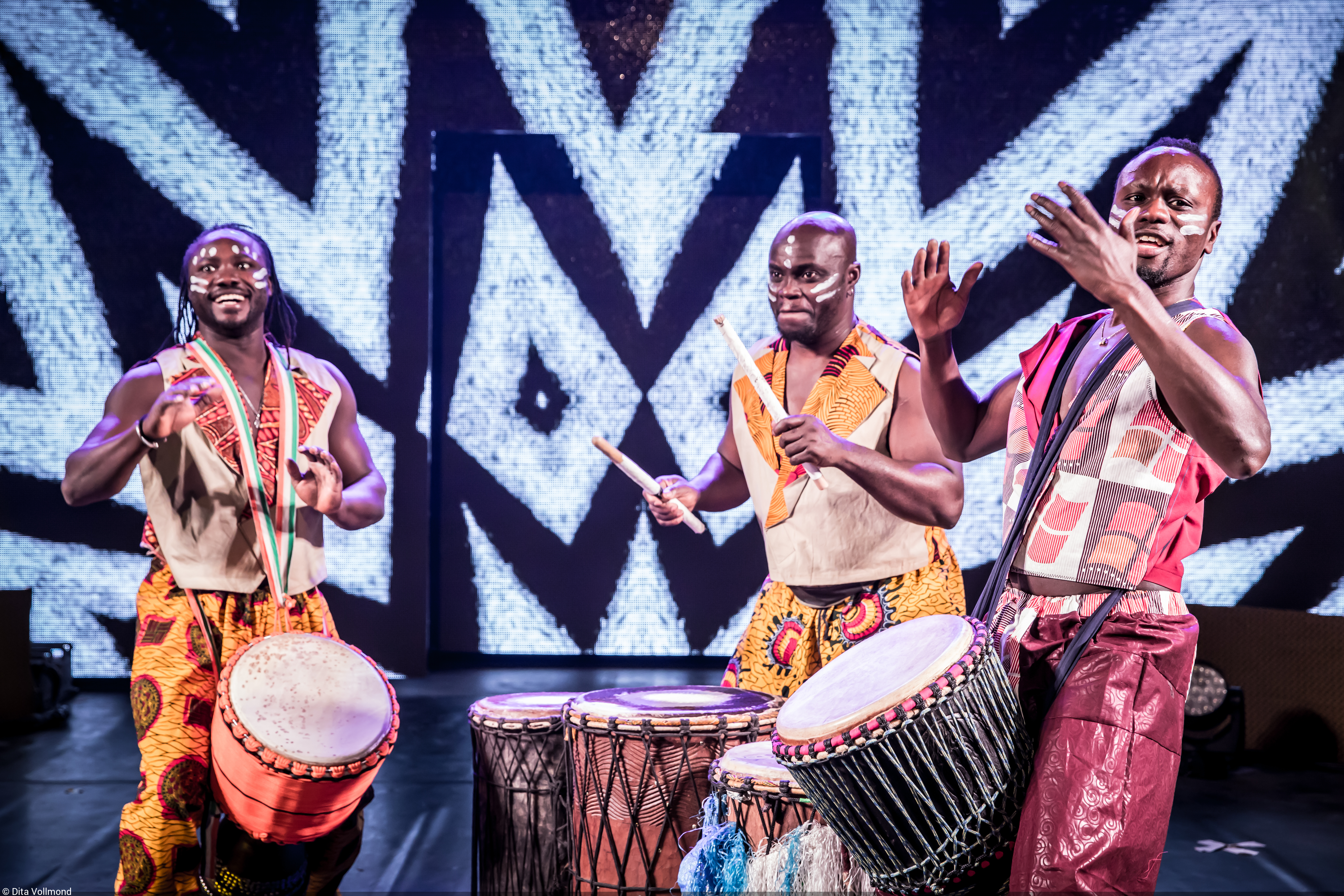 Rund 70 Künstlerinnen und Künstler aus Afrika präsentieren mit Afrika! Afrika! ihr Können. Ab Mitte April gastieren sie im Colosseum.
