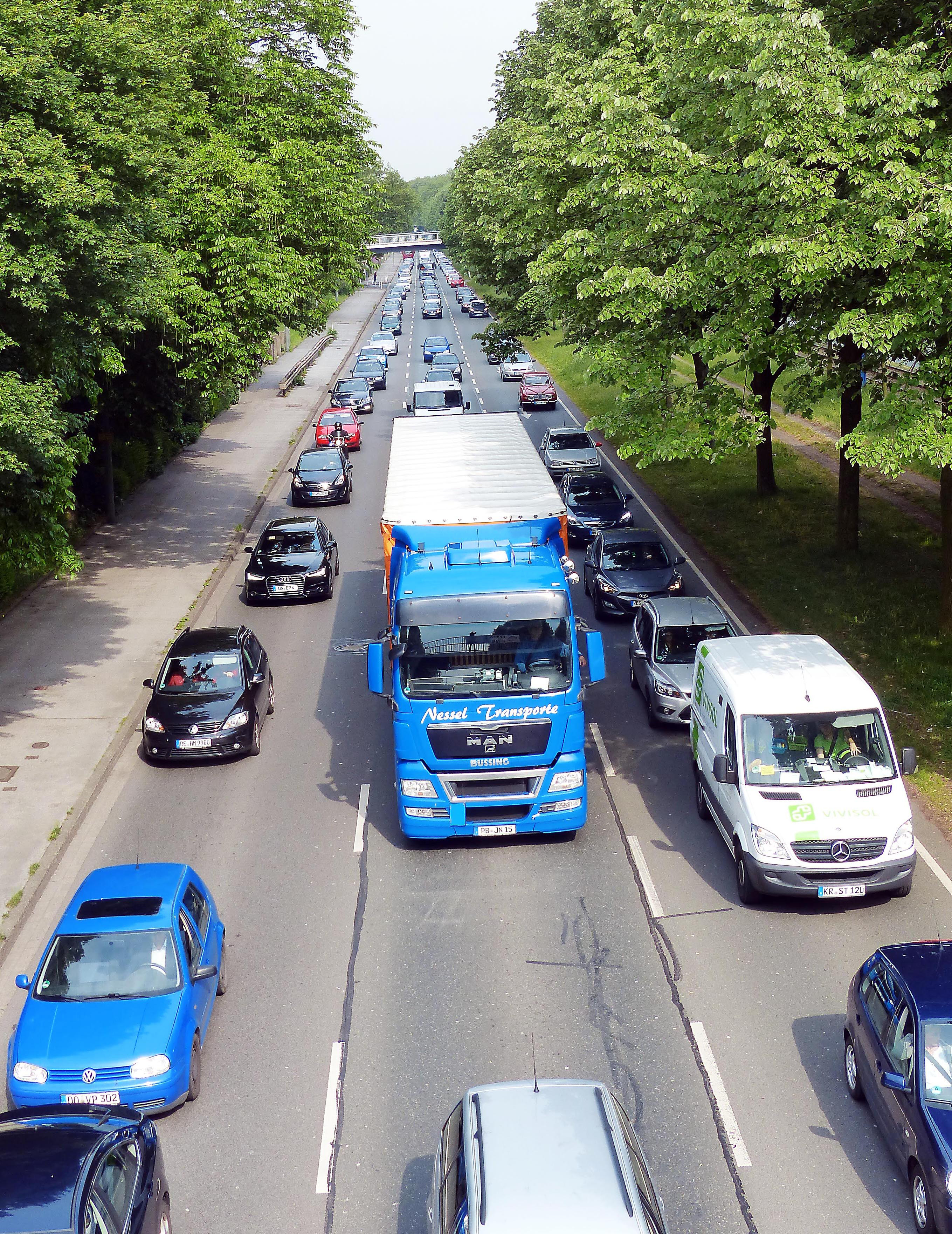 Der Rat entscheidet, ob LKW als Durchgangsverkehr komplett von der B1 verbannt werden.