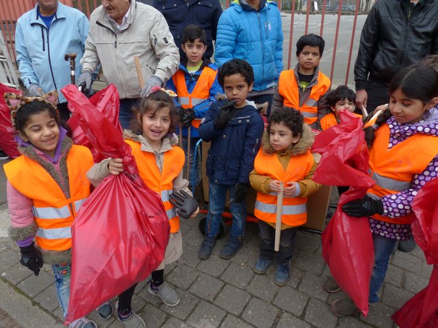 "Wir haben auch mitgeholfen!"- freut sich der Nachwuchs