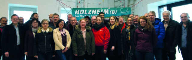 Die Loikumer Delegation in Ostbelgien.
Auf großes Interesse bei einer Veranstaltung in der Gemeinde Amel (Deutschsprachige Gemeinschaft, Ostbelgien) stieß der Fachvortrag des Loikumer Kabelpflugentwicklers Hubert Tenbusch.