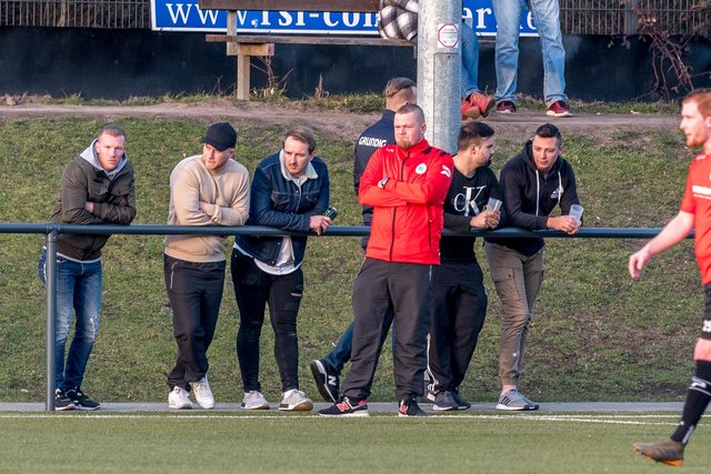Trainer Sebastian Saß, der zuvor im Jugendbereich von Glück-Auf Sterkrade tätig war, kann das Spiel seiner Mannschaft entspannt anschauen. Von 60 möglichen Punkten, hat die Truppe 58 geholt.
