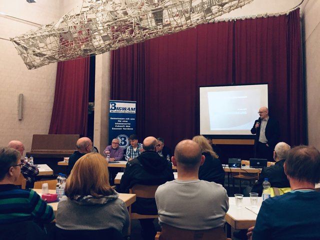 Bezirksbürgermeister Zwiehoff und Jürgen Granitz von der BV V stehen den Bürger*innen für Fragen zur Verfügung.