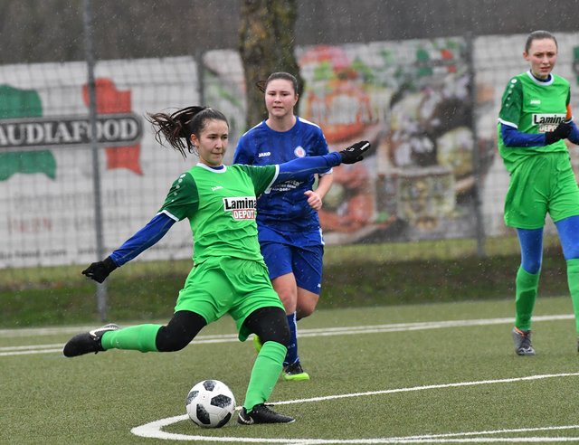 Die Mintarder U17 Mädchen hatten im Spitzenspiel Pech im Abschluss.
Foto: Bangert