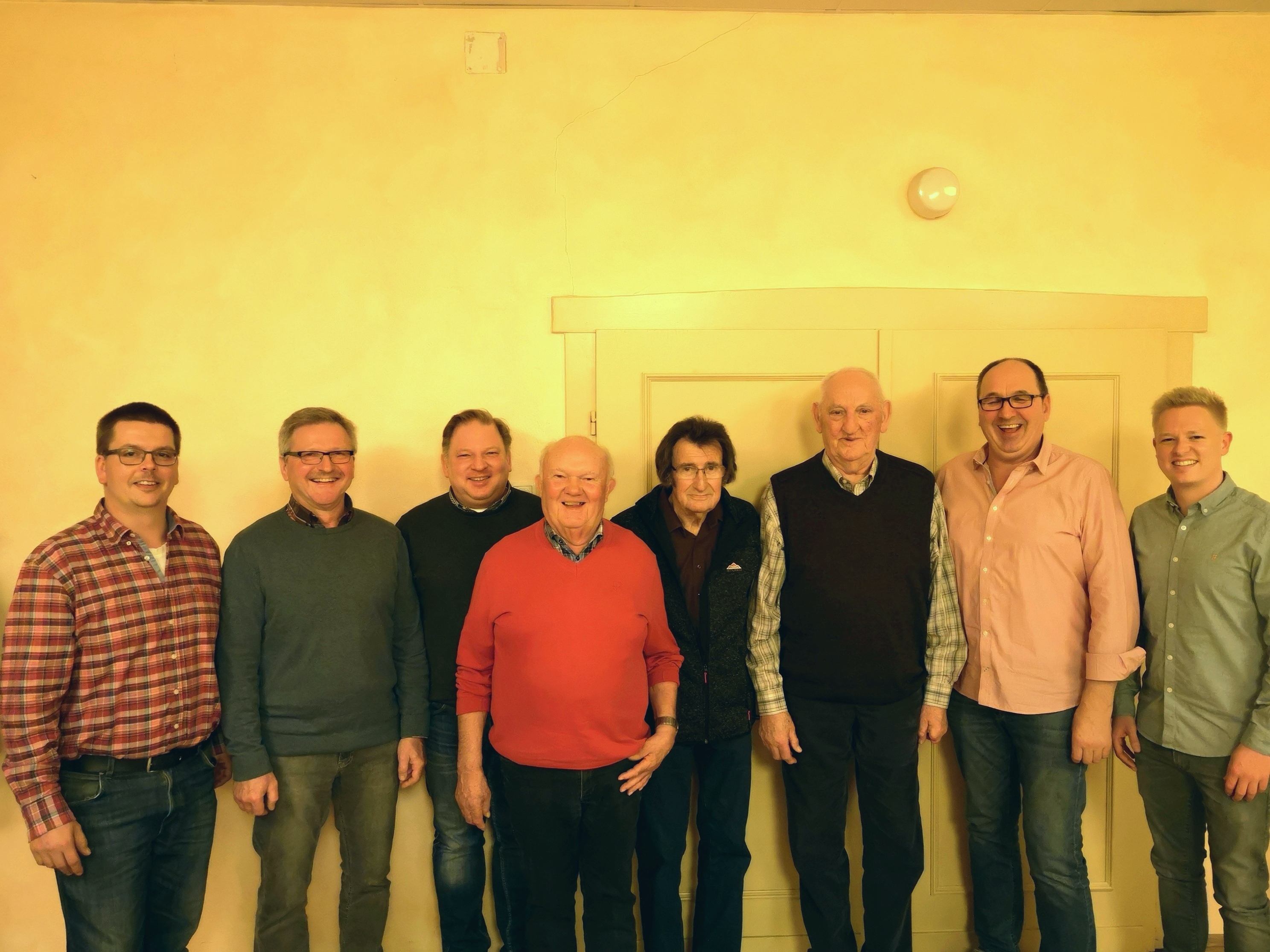 V.l.: Der 2. Kompanieführer Stephan Pape, Ehrenkompanieführer Dieter Kinnbacher, Geschäftsführer Matthias Wolke, die Jubilare Fred Henseler und Johannes Mayer, die „Königsjubilare“ Antonius Sonntag und Rudi Voß sowie der 1. Kompanieführer Christian Blöink.