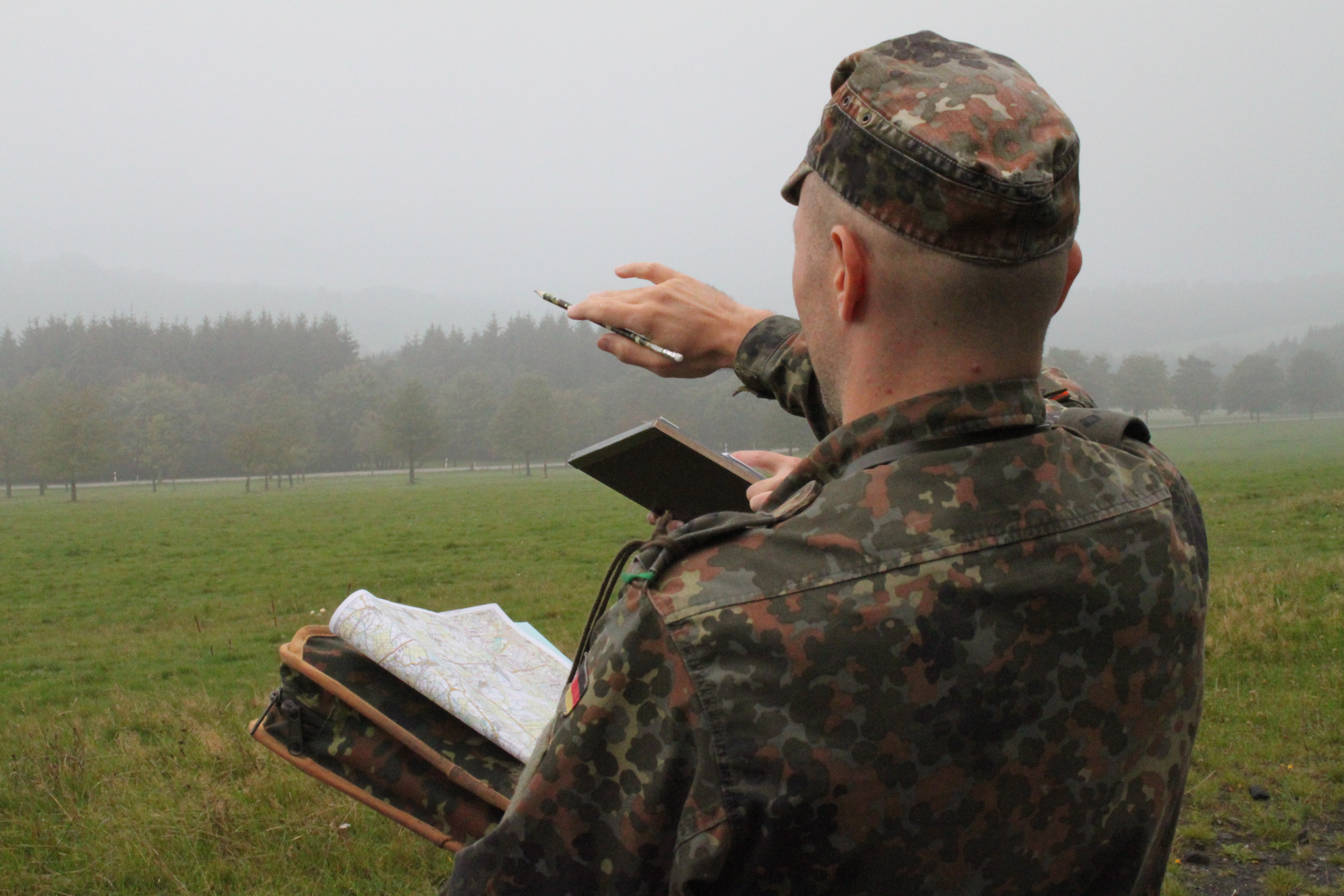 Übungen im Gelände gehören zu den regelmäßigen Aufgaben der rund 32.000 Reservisten in Deutschland. Die Mitglieder der Reservistenkameradschaft Bottrop / Gladbeck und der Kreisgruppe Recklinghausen / Gelsenkirchen trainierten nun in der Hohen Mark zwischen Haltern und Dorsten.