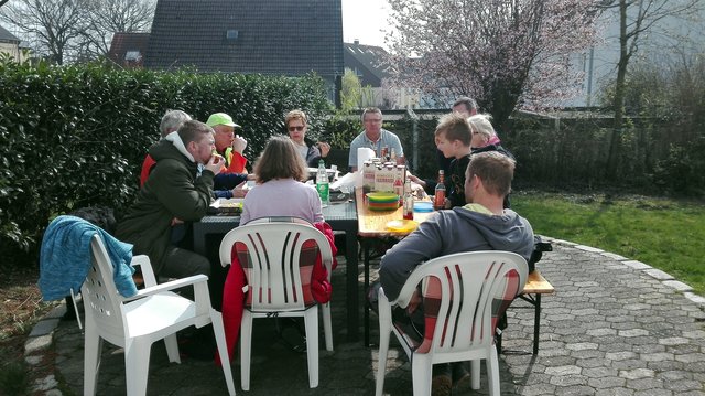 Hinterher wurden die fleißigen Helfer*innen in gemütlicher Runde mit Pizza und Getränken belohnt. | Foto: BGH