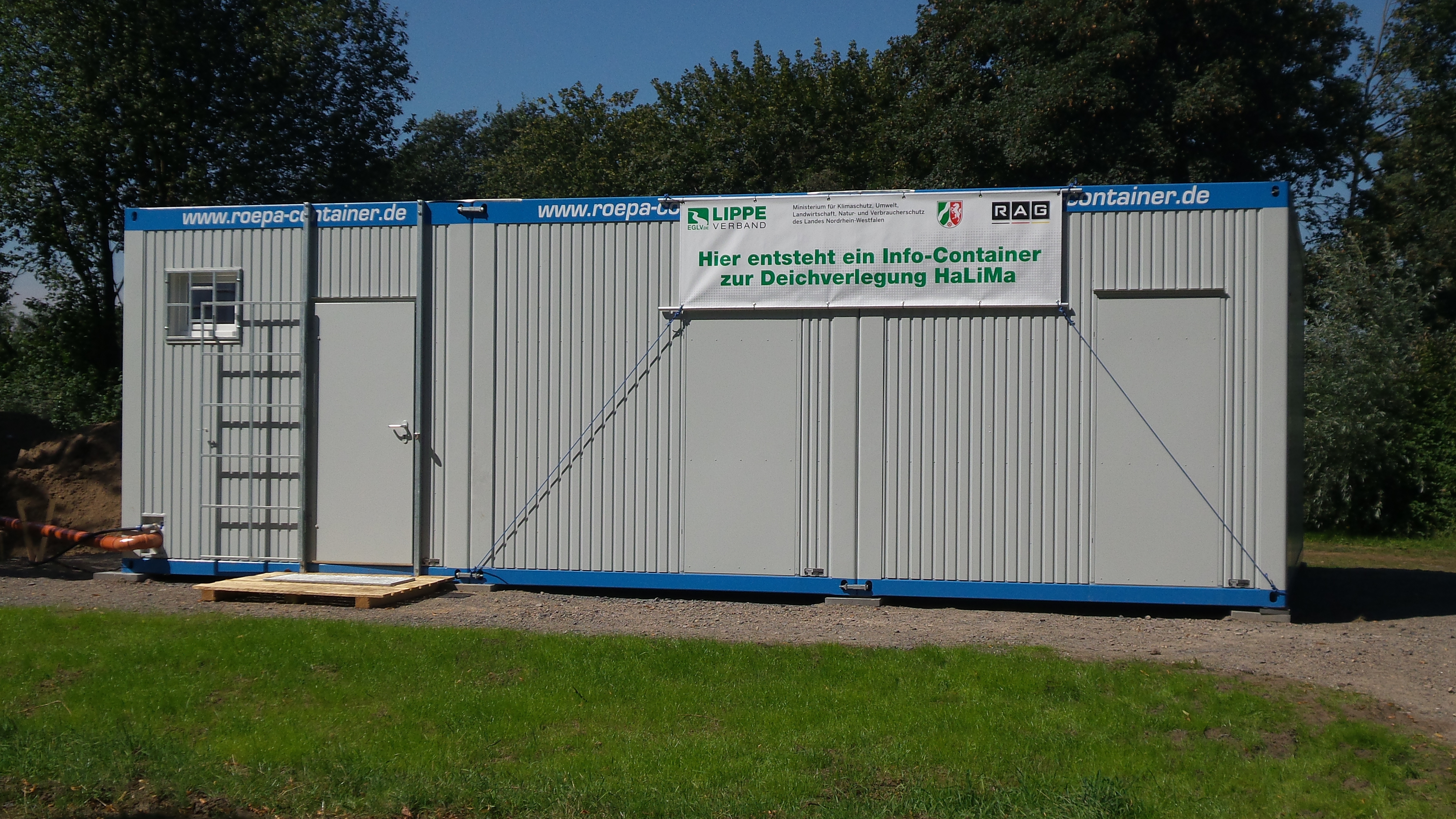 Im Infocontainer am Oelder Weg (neben dem Bahndamm-Cafe) steht Projektleiter Gerhard Formanowicz am 17. April für Anliegen und Rückfragen der Bürgerinnen und Bürger zur Verfügung.