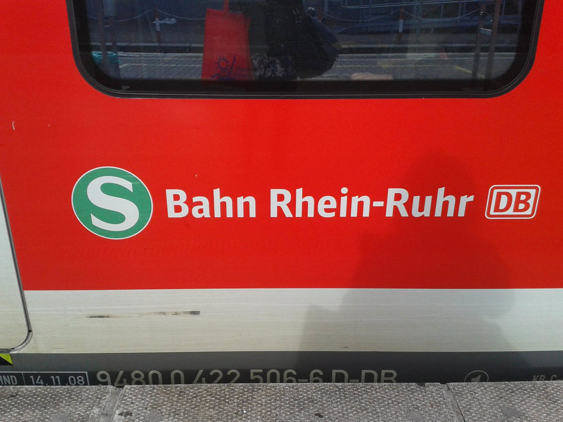 Noch 2015 war der 15-Minuten-Takt für die S1 im Abschnitt zwischen den Hauptbahnhöfen Duisburg und Dortmund geplant. Nun wurden Duisburg Hauptbahnhof, Mülheim und die beiden Essener Haltepunkte Frohnhausen und West "abgehängt". Foto: Archiv