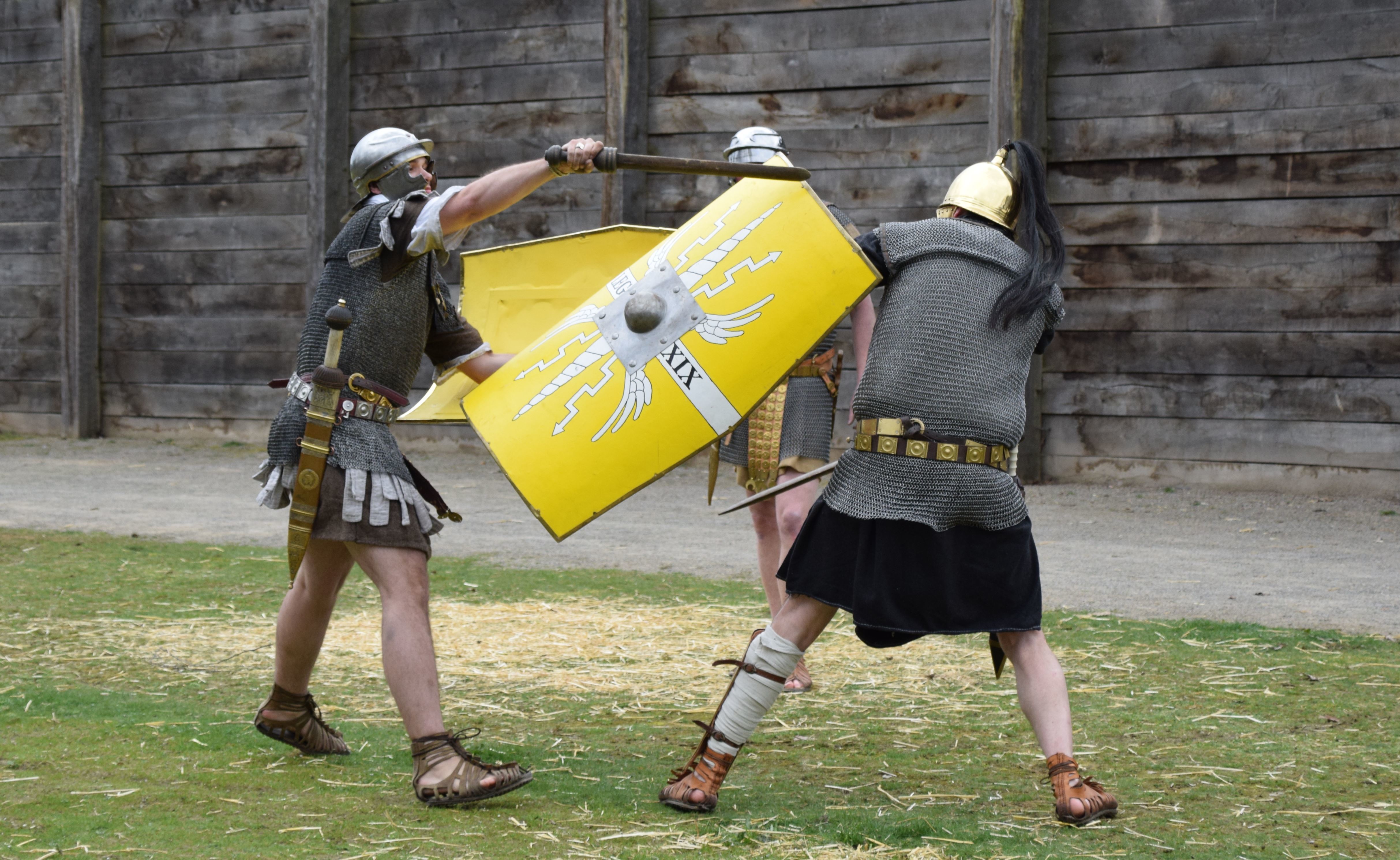 Besonders die Schaukämpfe der Legionäre in voller Rüstung zogen die Besucher in ihren Bann.