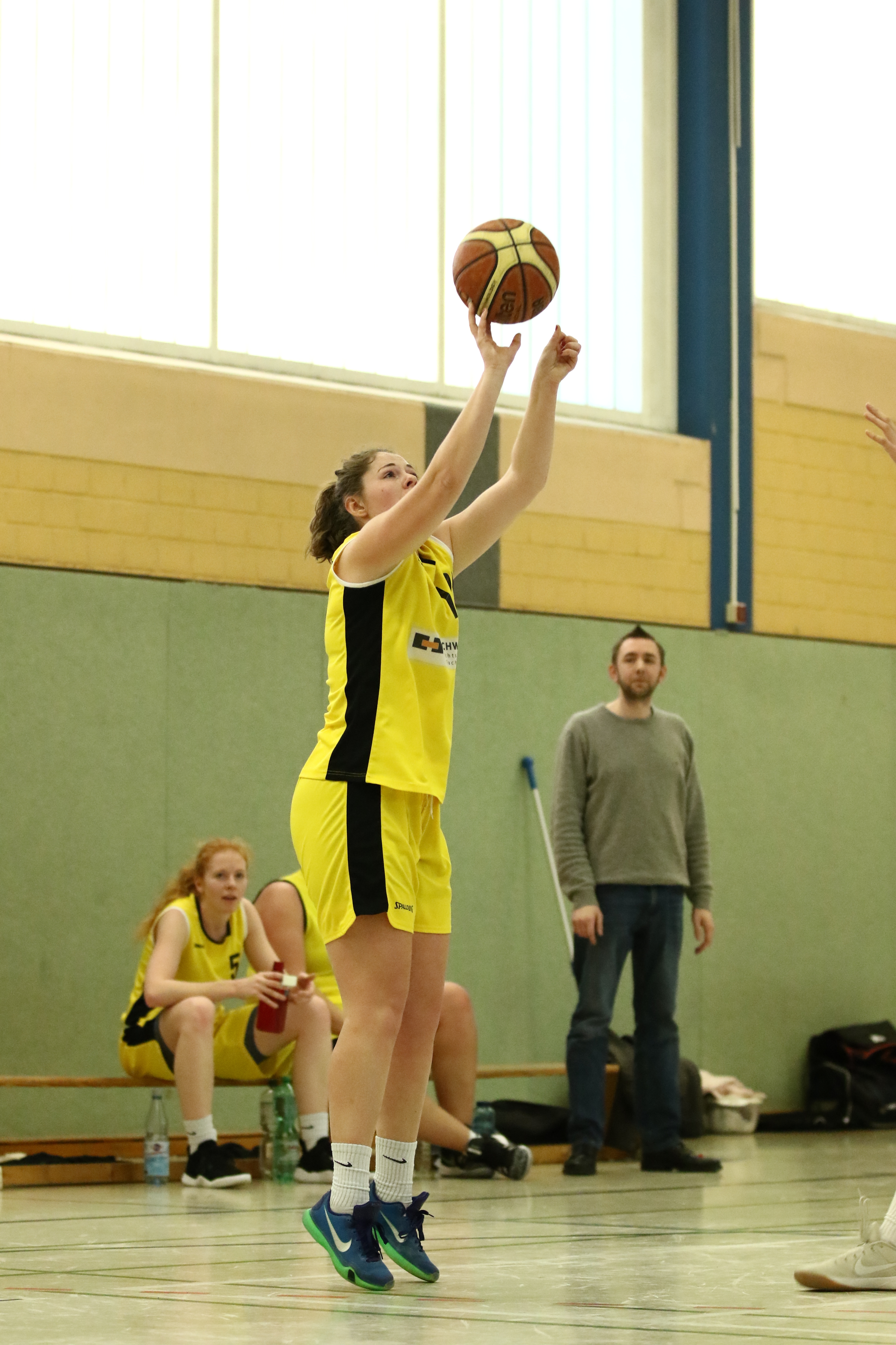 Den 8. Saisonsieg feierten am Sonntag die Oberliga-Damen der Ruhrpott Baskets Herne, die den ASC 09 Dortmund nach hartem Kampf mit 62:59 bezwingen konnten. Flügelspielerin Sarah Berft erzielte in dieser Partie 21 Punkte für ihr Team.
