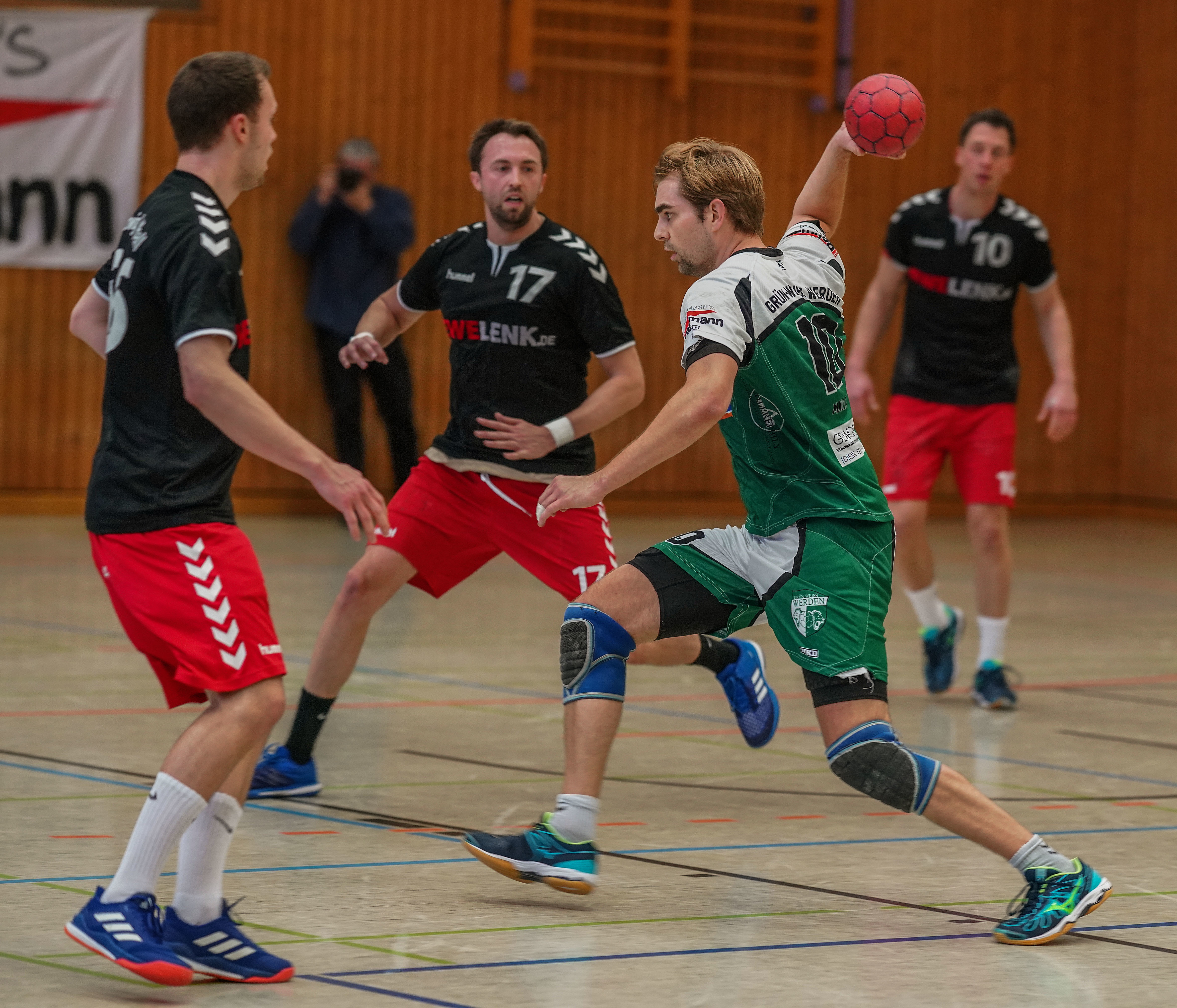 Eine hart umkämpfte Partie endete letztlich 26:26 unentschieden.
Foto: Gohl