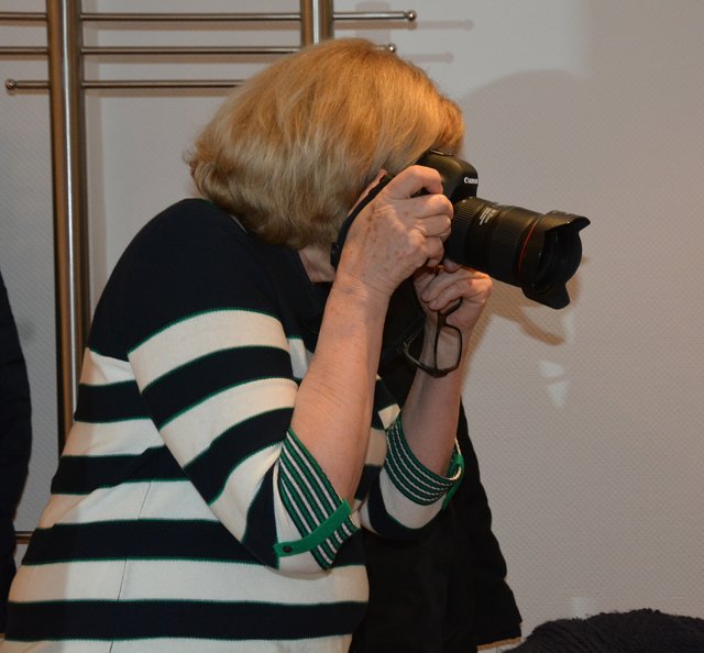 Die Frau von Achim Goergens hält mit der Kamera alles fest. Foto: Dabitsch