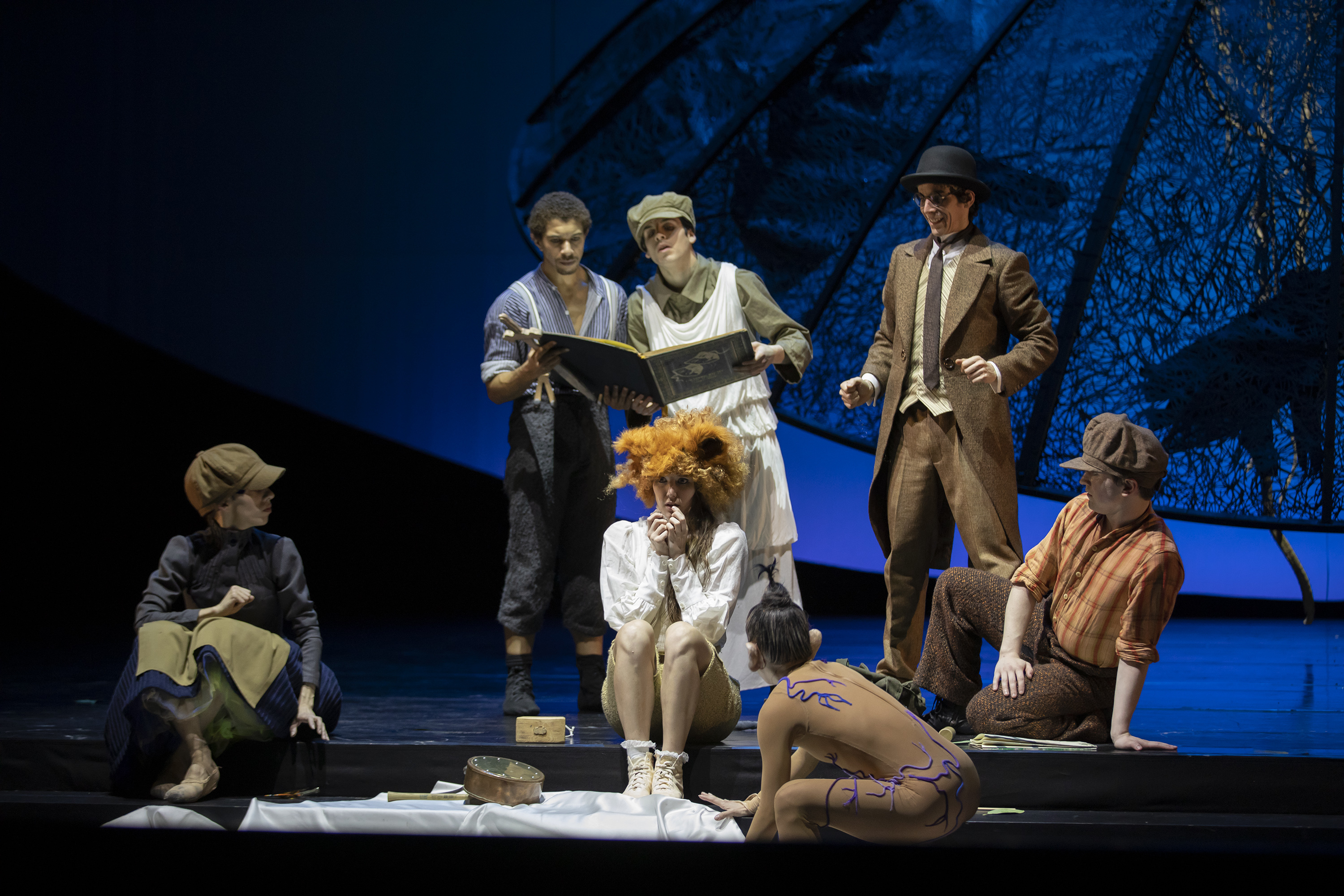 Reichlich schräge Gesellen im Wald: Lucia Solari (Mrs. Starveling), Ledian Soto (Bottom), Valentin Juteau (Flute), Sarah-Lee Chapman (Snug), Hitomi Kuhara (Puck), José Urrutia (Quince), Mason Manning (Snout).