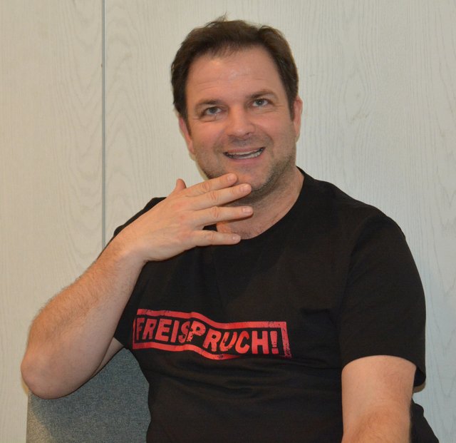 Puh, da kommt Martin Rütter ins Grübeln. Foto: Dabitsch