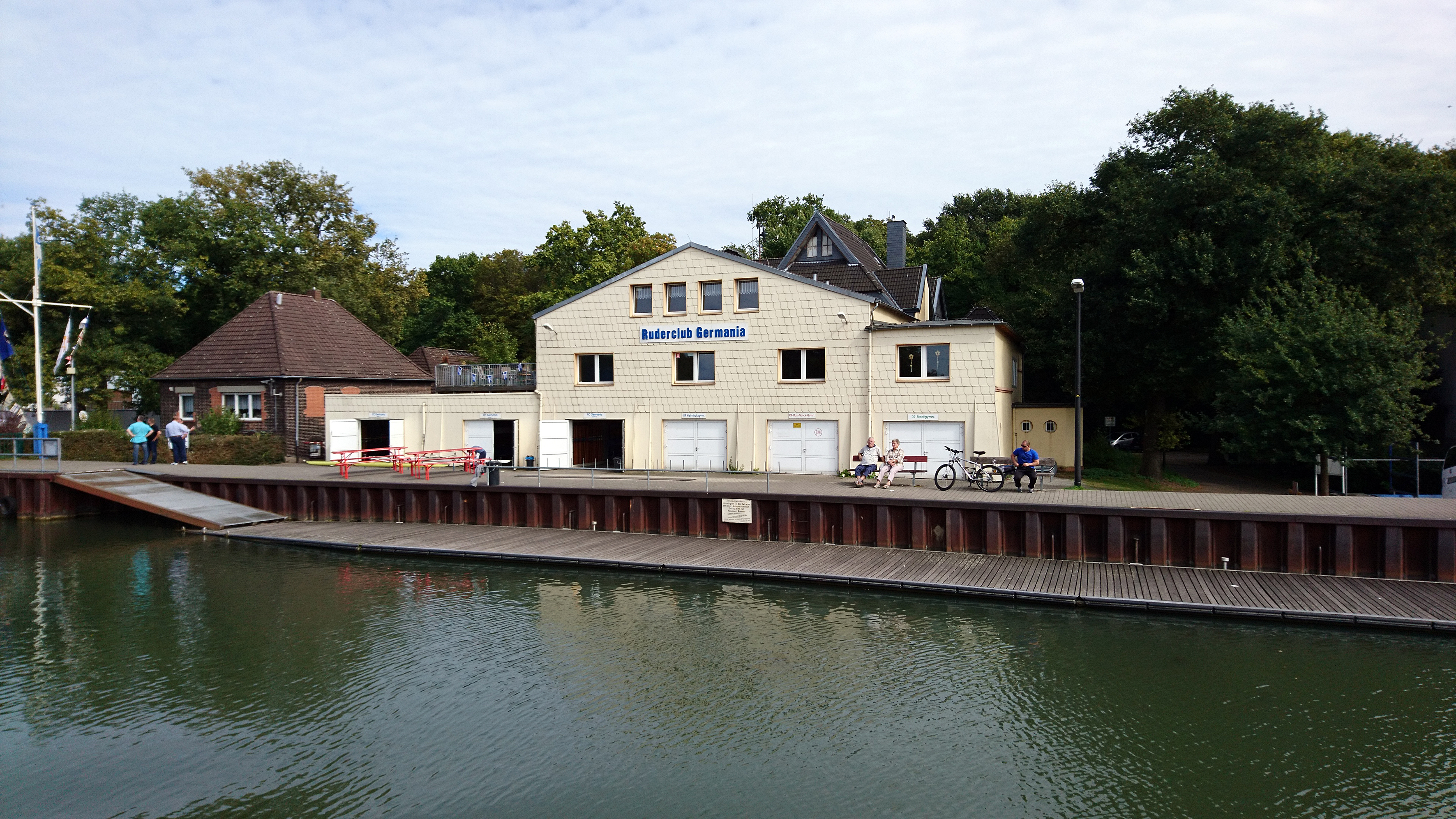 Das Domizil des Ruderclub Germania. Die Adresse in Lindenhorst am Dortmund-Ems-Kanal lautet: An den Bootshäusern 7.