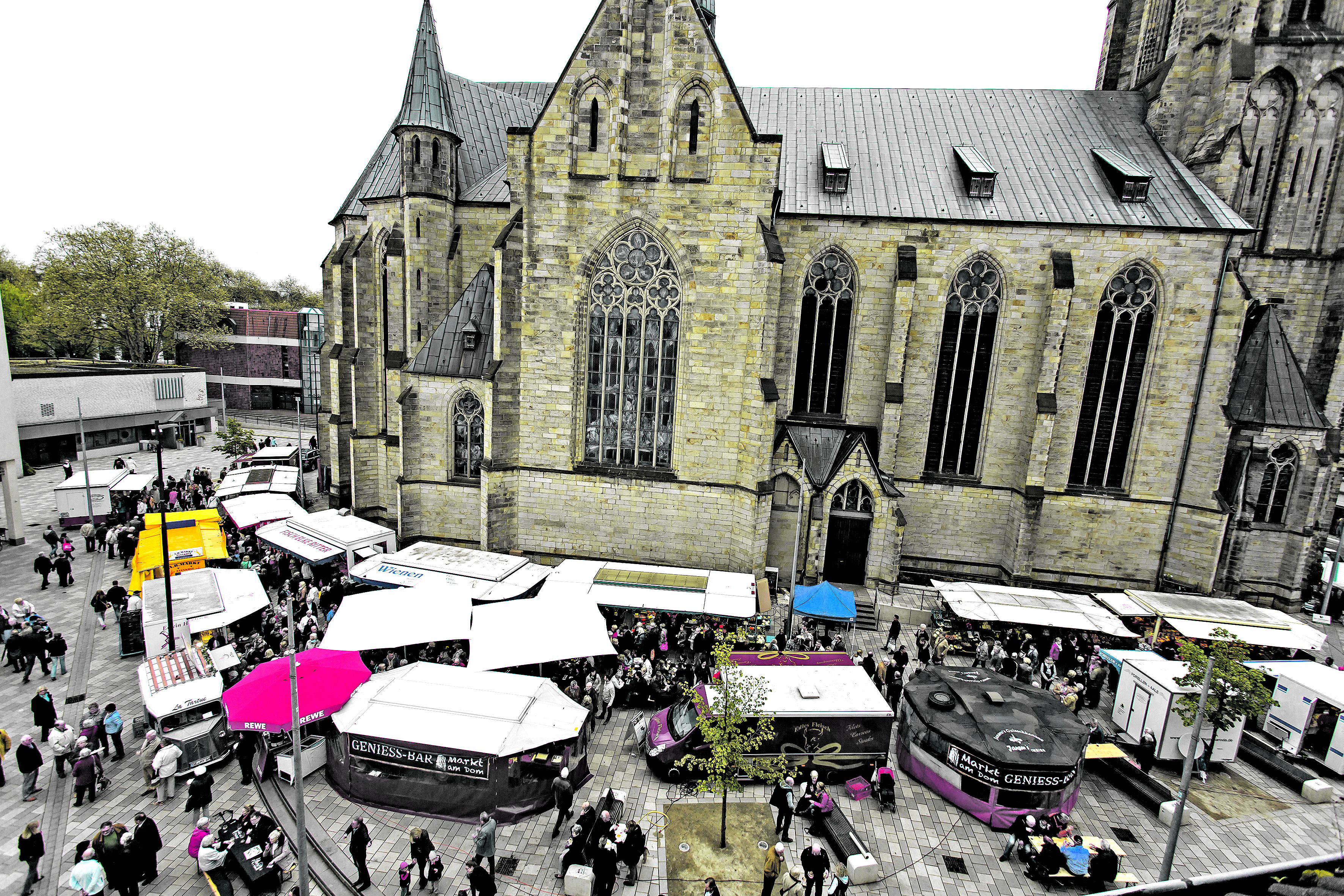 Immer gut besucht und von Seiten der Händler gut bestückt präsentiert sich der Feierabendmarkt am Dom, dessen Premiere im April seinen fünften Jahrestag feiert.