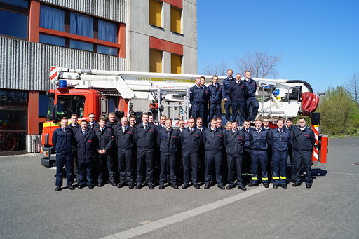 Die zukünftigen Brandschützer wurden jetzt zu ihrem Dienstantritt von den Leitern der Feuerwehren und Vertretern der Städte bei einer kleinen Feierstunde in der Feuer- und Rettungswache Marl begrüßt.