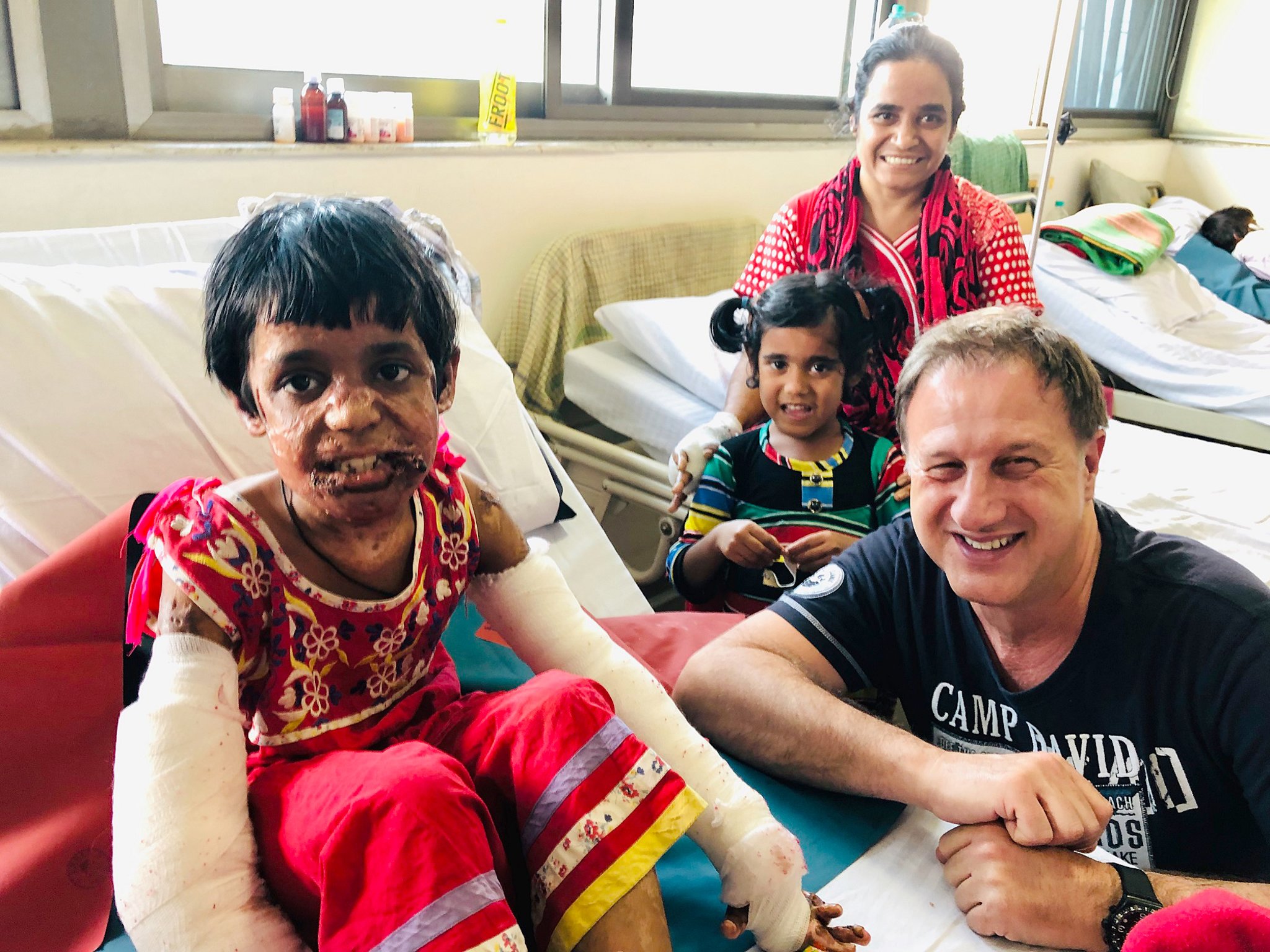Fur Interplast Im Dienst Der Menschlichkeit Dr Schuhmann Operierte In Indien Bochum