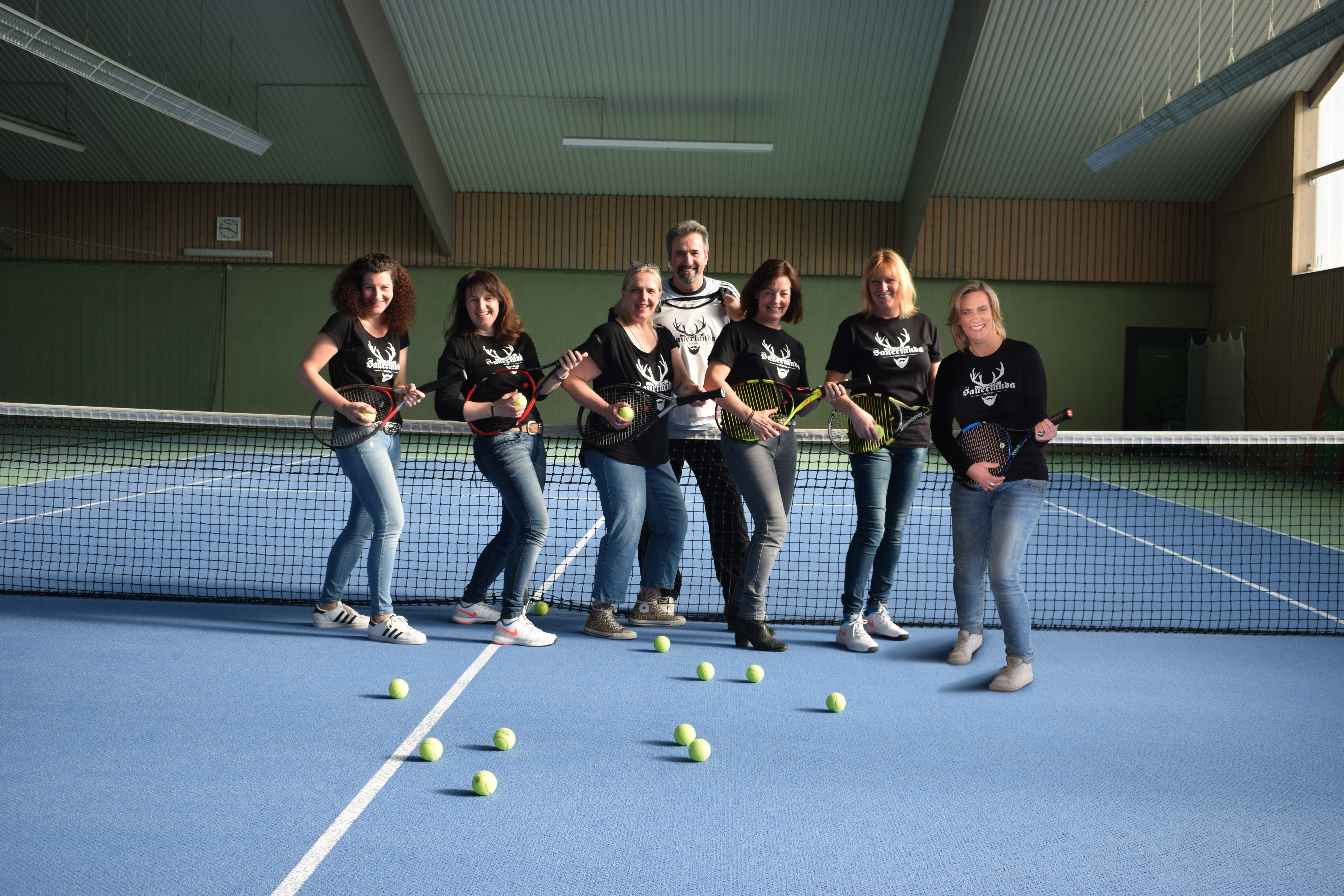 V.l.: Iris Bader, Sabine Brauckmann, Susanne Tampier-Neuhaus, Trainer Nico, Christiane Rademacher, Margareta Neuhaus, Silke Krenn (Iris Bader kommt vom Verein Lüttringen und hat in der Winterrunde als Spielerin ausgeholfen (Spielgemeinschaft)).