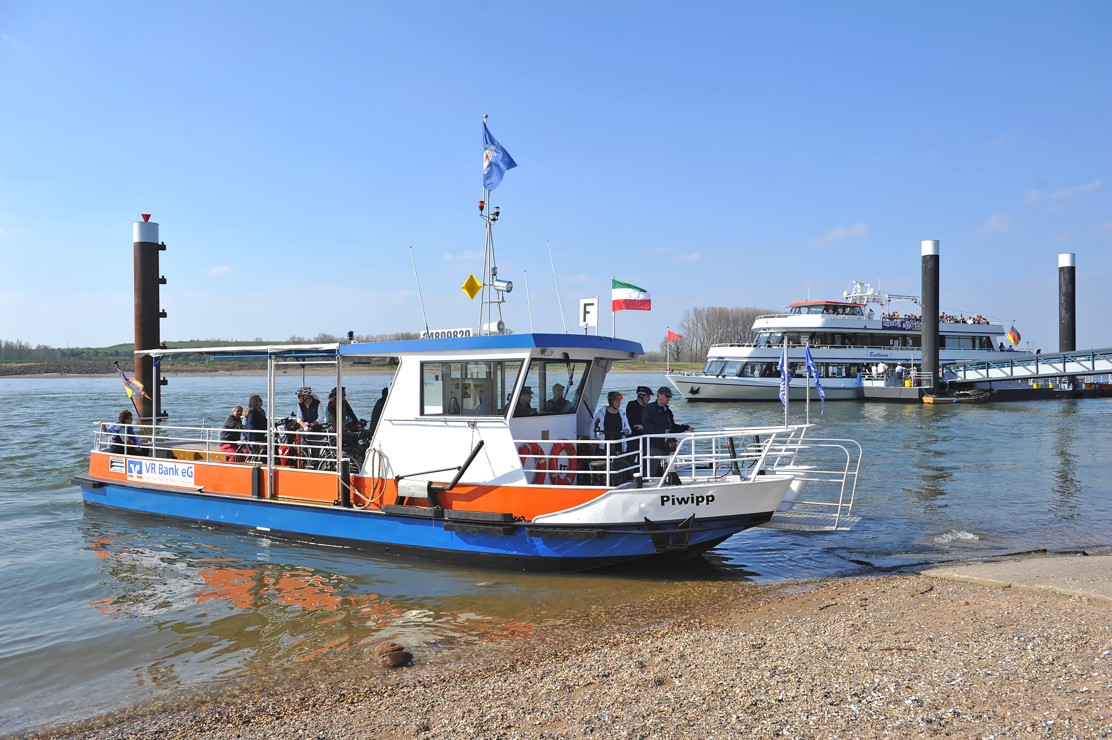 Ein Ausflug auf die andere Rheinseite: Das Piwipper Bötchen fährt wieder. Menschen mit und ohne Fahrräder können wieder über den Rhein zwischen Dormagen und Monheim übersetzen. Samstags und sonntags 10.30 bis 18 uhr.
