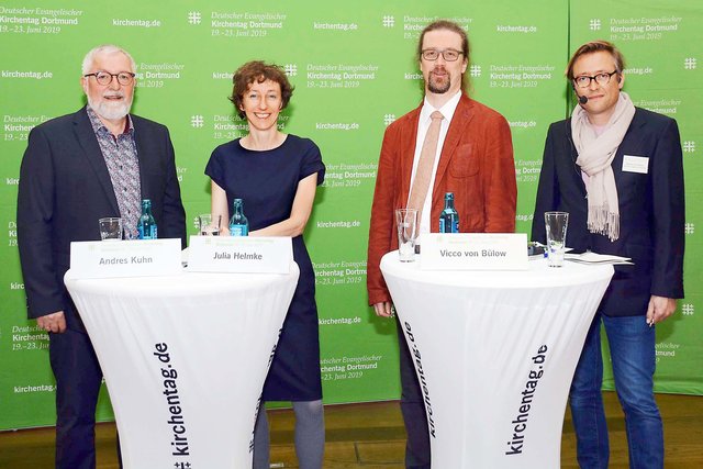 Das 600 Veranstaltungen umfassende Kulturporgramm des Deutschen Evangelischen Kirchentages in Dortmund stellten Andres Kuhn (l.), der das regionale Programm plant, Kirchentags-Vorstand Dr. Julia Helmke, Kulturdezernent der Ev. Kirche Vicco von Bülow und Kirchentags-Sprecher Stephan von Kolson vor.
