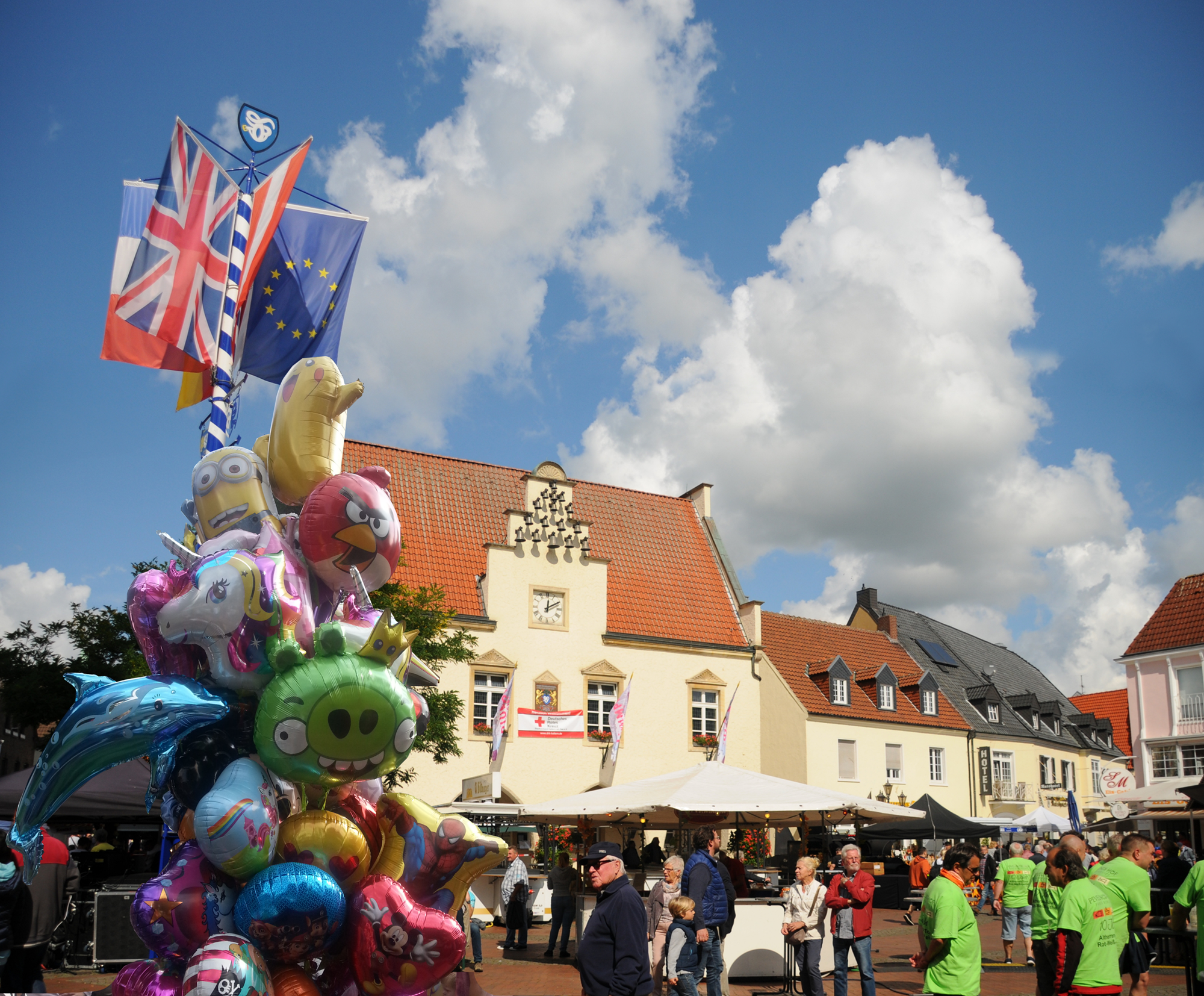 An den Eventsonntagen wie beim Heimatfest dürfen die Geschäfte um 13 Uhr, an den anderen acht Sonntagen erst um 14 Uhr öffnen. Foto: Archiv