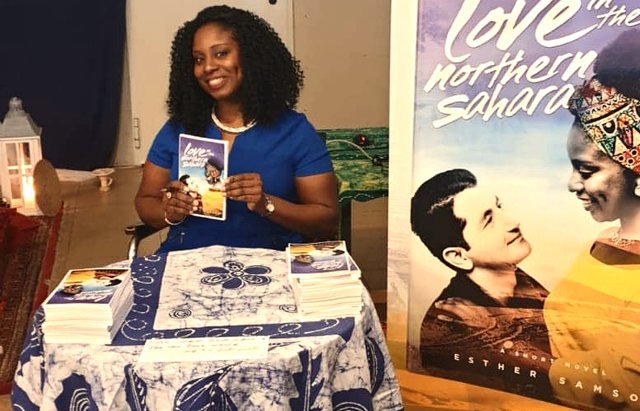 Esther Samson mit ihrem neuen Buch