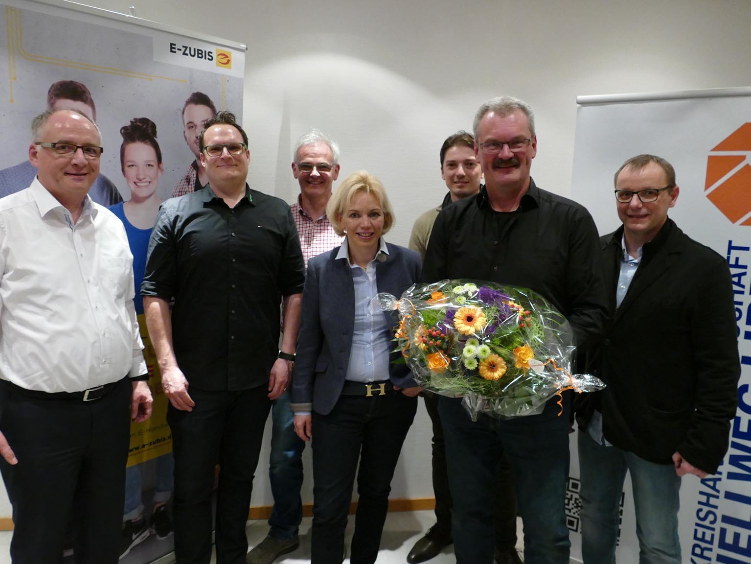 Die Vorstandsmitglieder der Innung für Elektrotechnik Unna“.