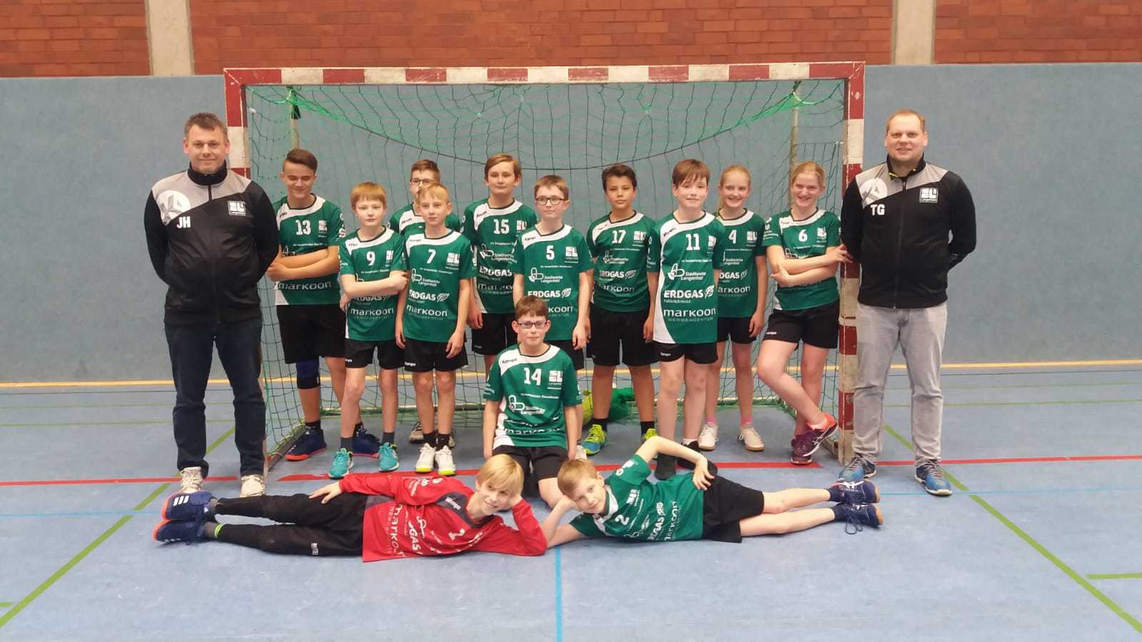 unsere D2 "Wild Youngster" von links hinten:
Trainer Jörg, Edin, Arne, Nico, Felix, Fabian, Fynn, Leonardo, Jarden, Juli, Laura, Co-Trainer Thilo
vorne: Jan, Tjorben, Leon
