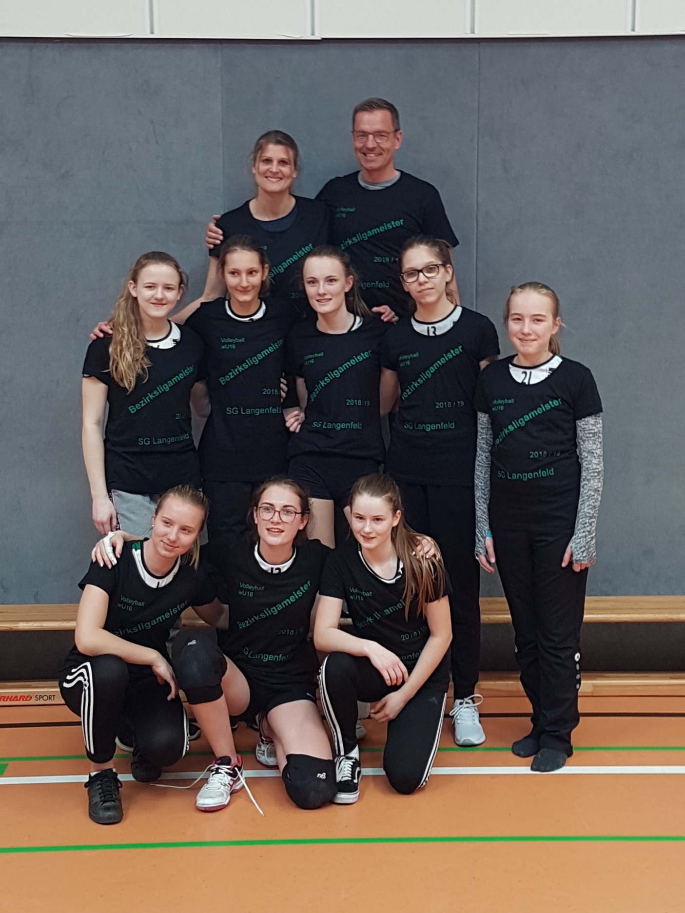 Volleyball-Bezirksligameister wU16 und Trainerteam