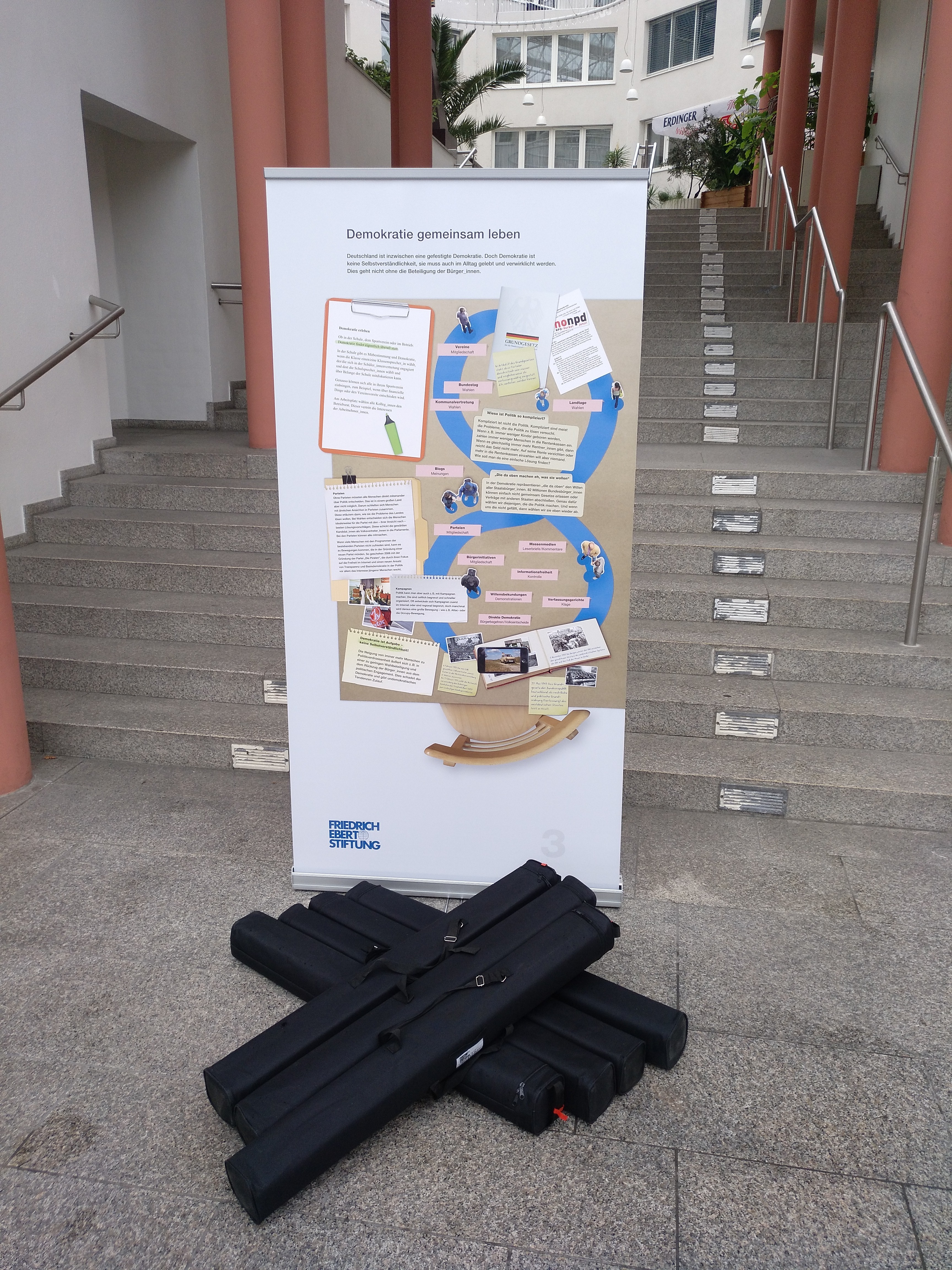 Die Ausstellung „Demokratie stärken – Rechtsextremismus bekämpfen“ ist am Donnerstag nach vier Wochen abgebaut worden.