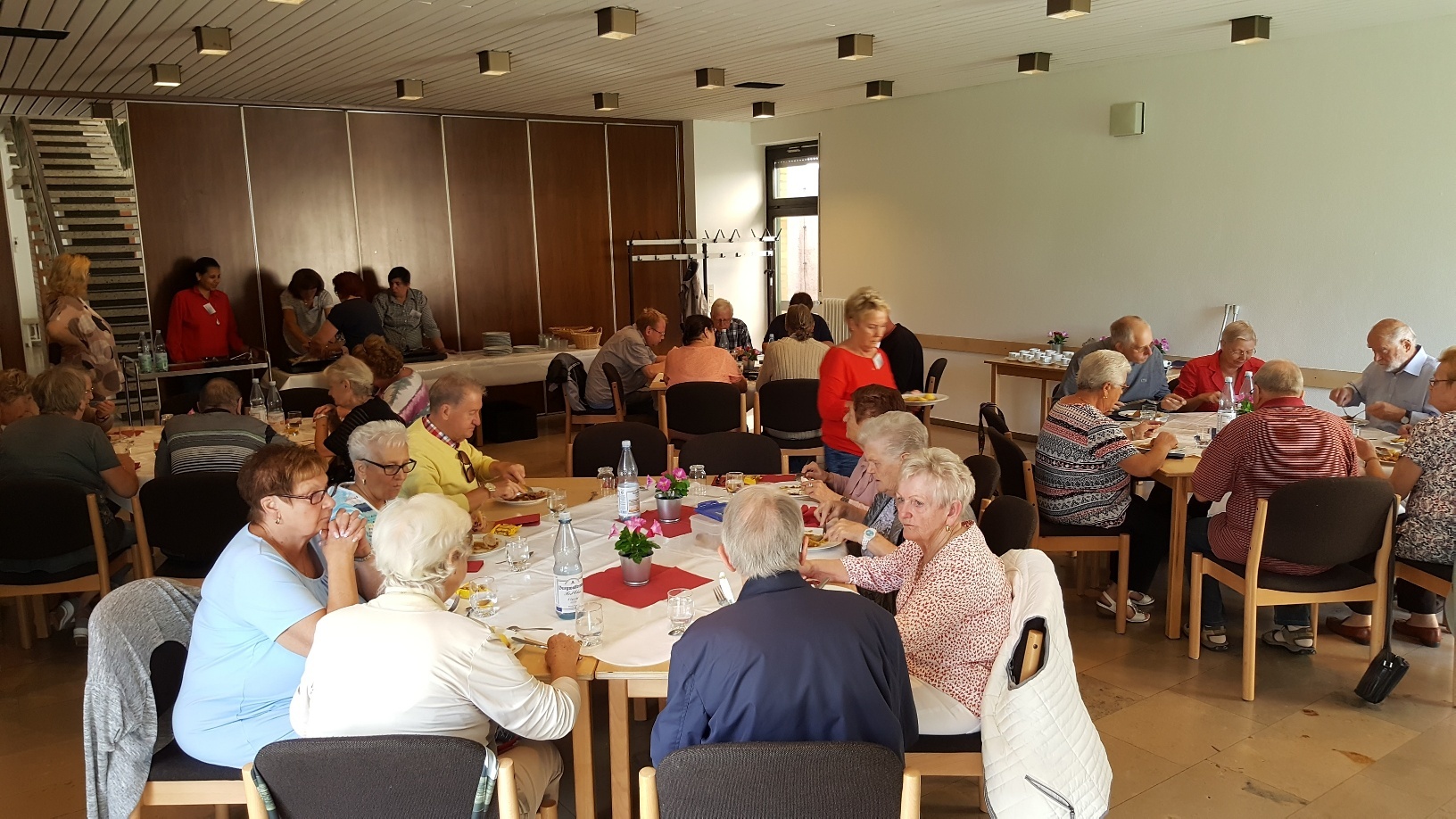 Unterhaltsam und gemütlich geht es beim Netter Mittagstisch alle 14 Tage, jeweils montags im Gemeindesaal der Kath. Kirchengemeinde zu.