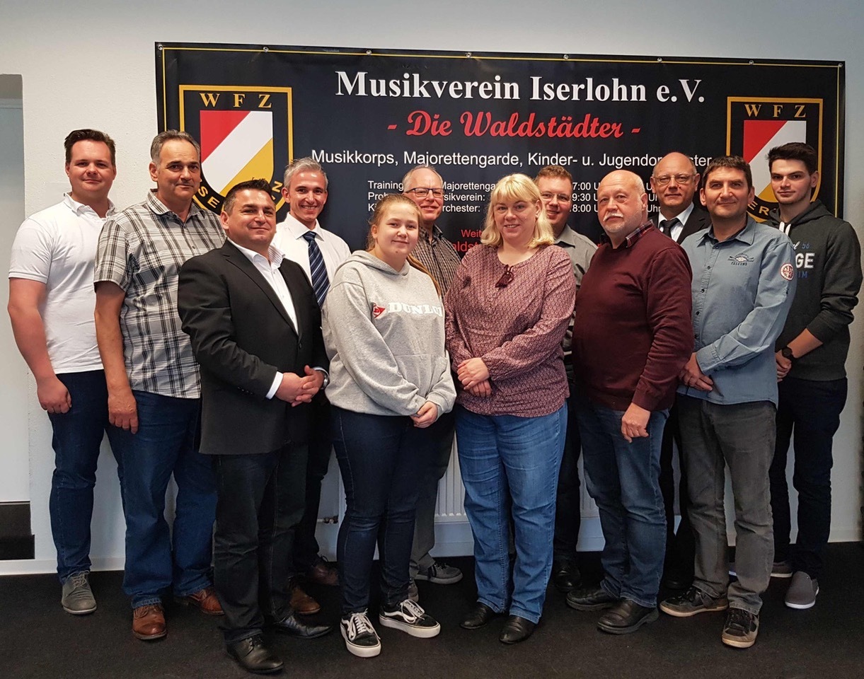 Zum Schluss der Versammlung stellte sich der komplette Vorstand ( es fehlt der Vorsitzende Dr. Fritz Lax) zum Gruppenbild zur Verfügung.