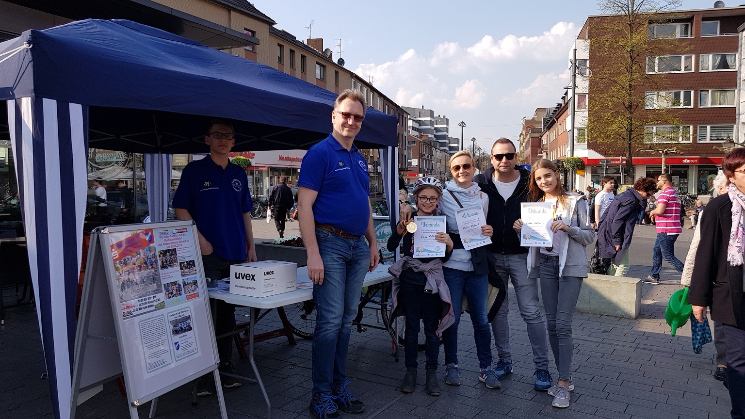 Im Rahmen des 3. Dinslakener Fahrradfrühlings richtete der Radsportclub Dinslaken am vergangenen Sonntag eine Fahrradralley für die Besucher am Neutorplatz aus.
