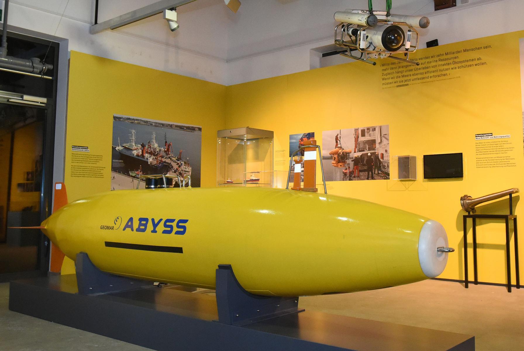 Im Schiffshebewerk findet eine öffentliche Führung durch die Ausstellung "U-Boote - Krieg und Forschung in der Tiefe" statt.