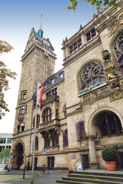 117 neue Stellen schreibt die Stadt Duisburg aus und hofft auf zahlreiche Bewerberinnen und Bewerber, um die Personalnot in der Verwaltung zu lindern und den Service für die Bürger zu verbessern. Die Bezirksregierung hat dazu das Okay gegeben.
